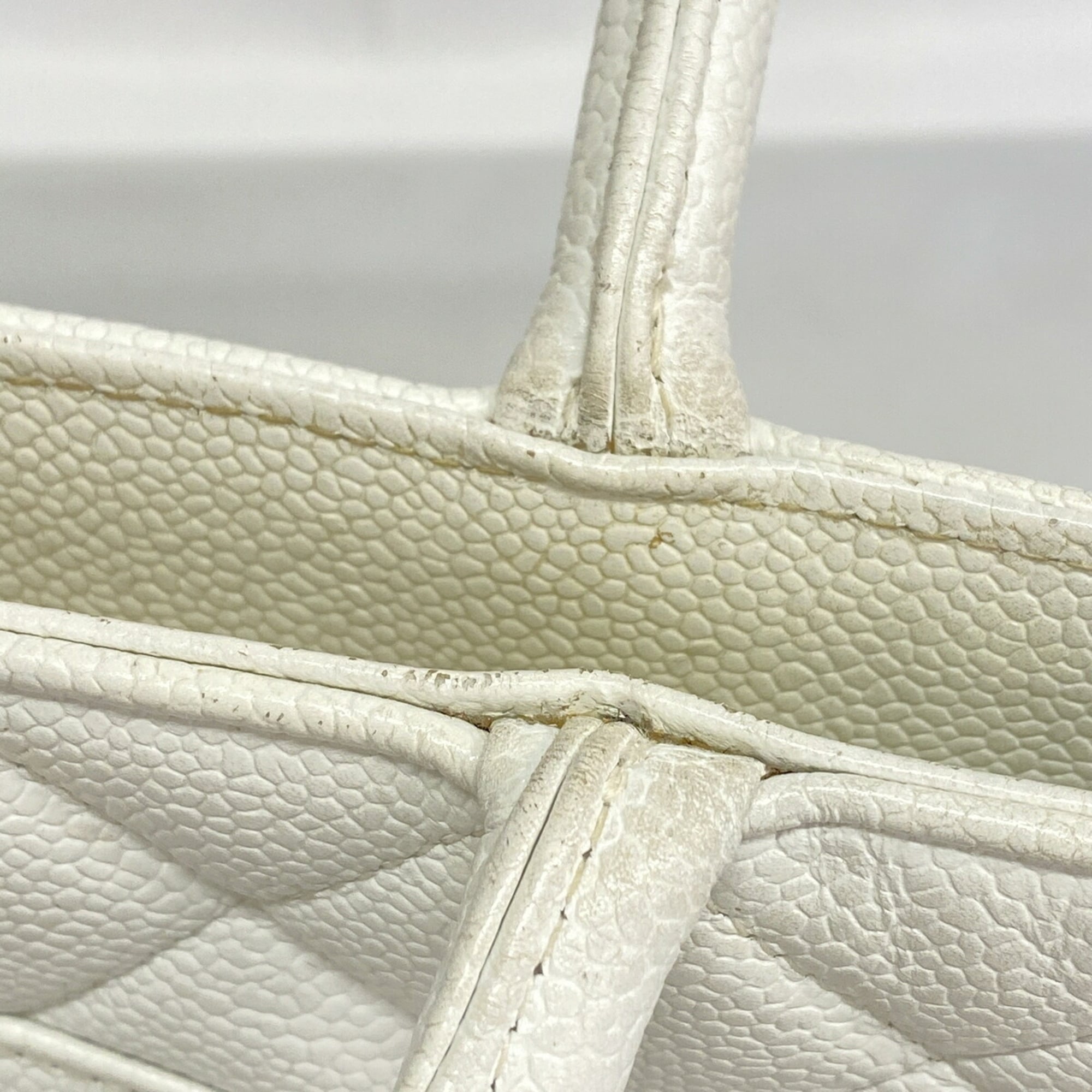 Chanel White Grained Calfskin Tote Bag (Pre-Owned)