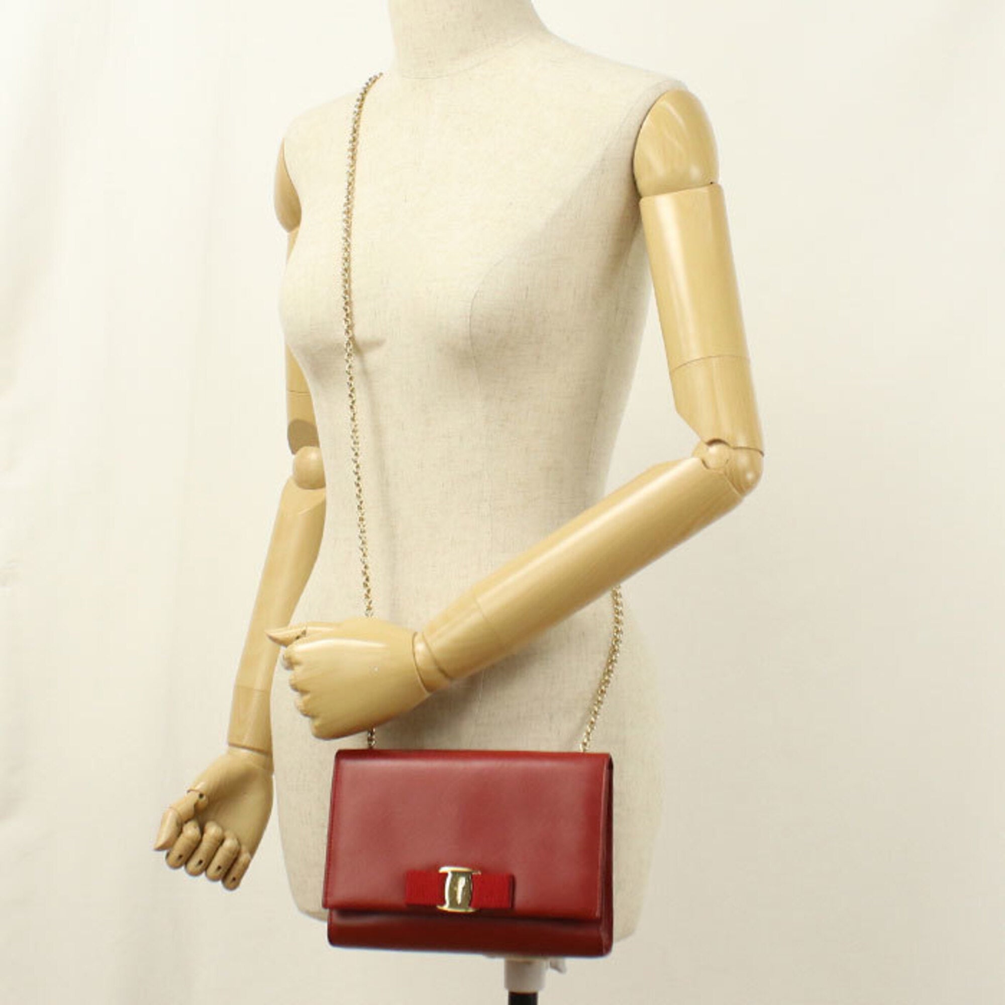 Salvatore Ferragamo Red Color Leather Shoulder Bag (Pre-Owned)