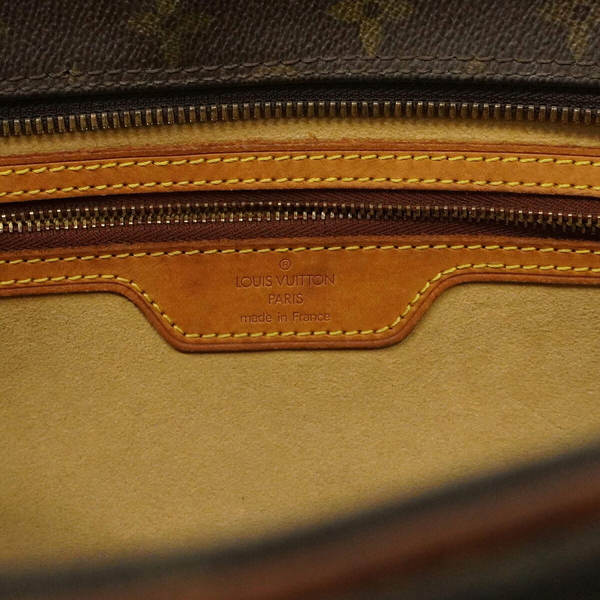 Louis Vuitton Brown Shoulder Bag (Pre-Owned)