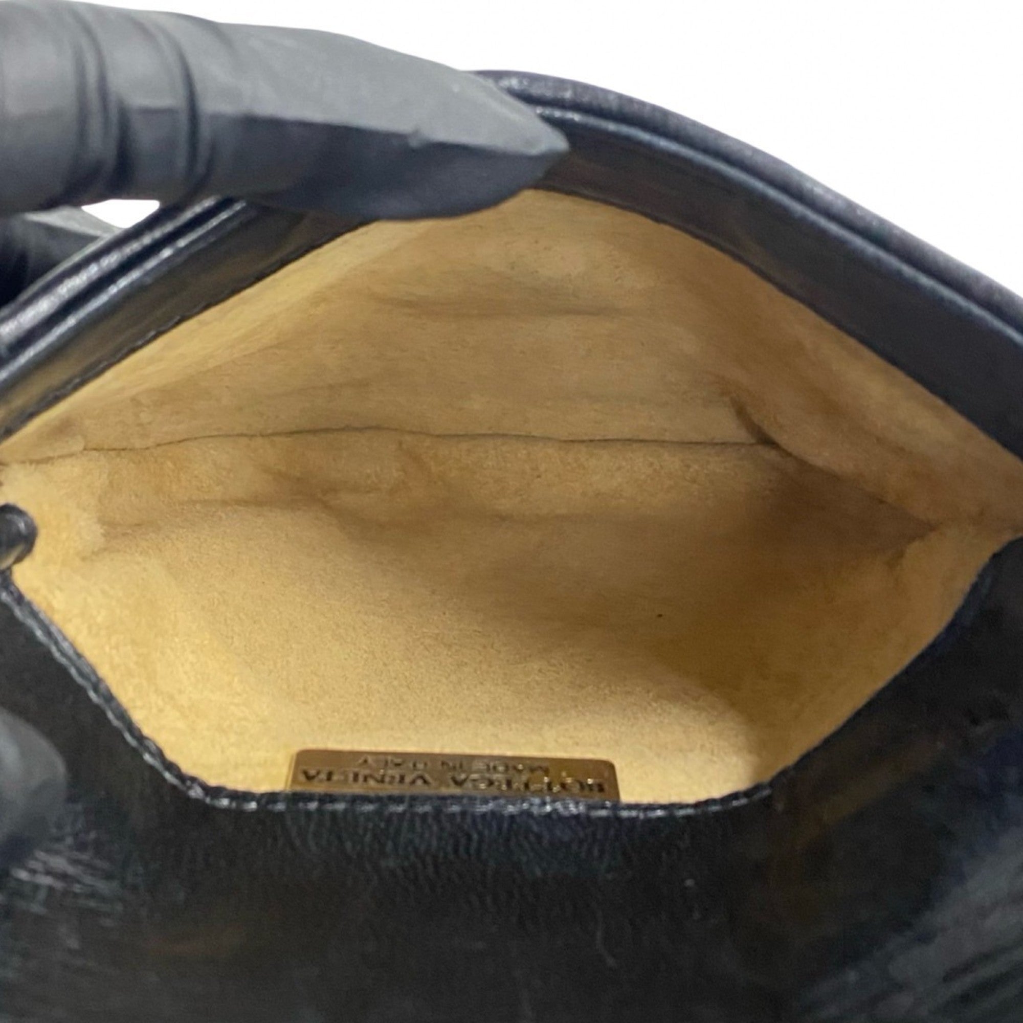 Bottega Veneta Black Leather Pochette Shoulder Bag (Pre-Owned)