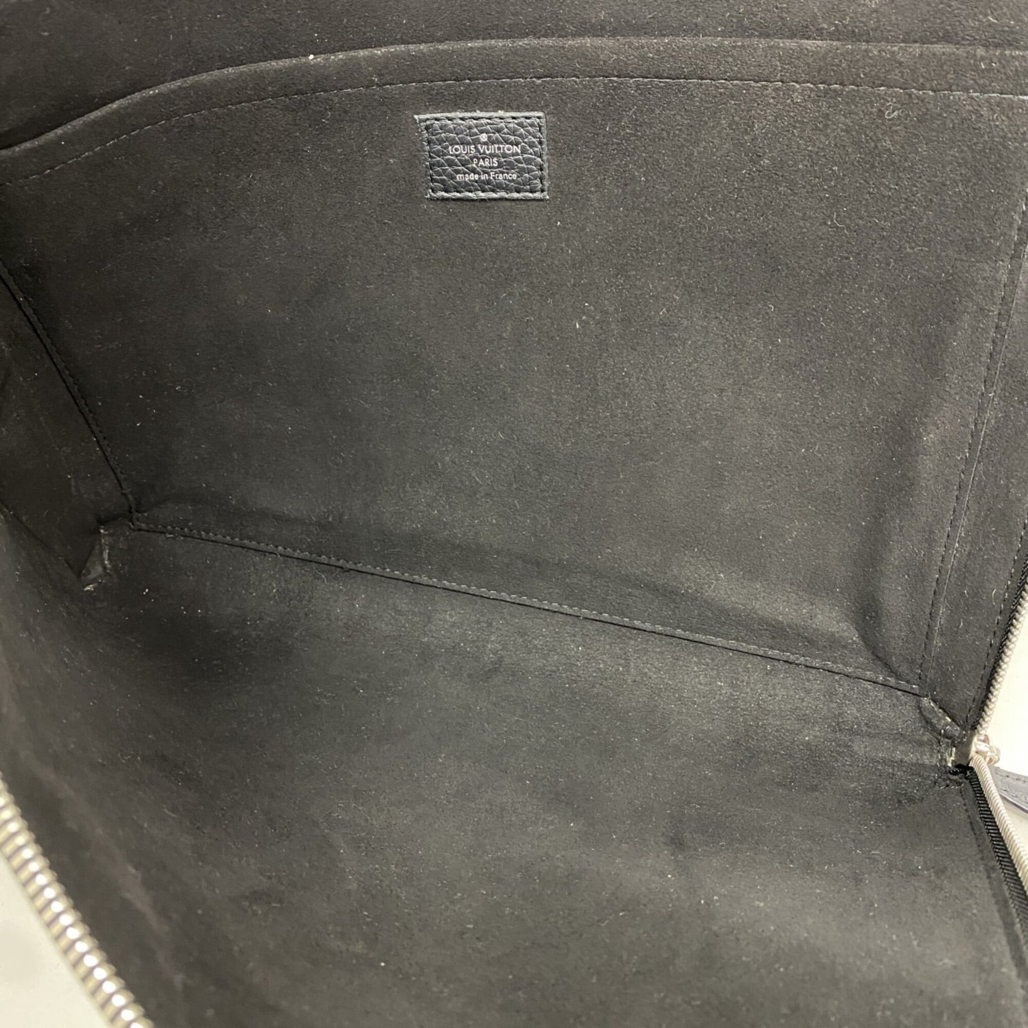 Louis Vuitton Noir Clutch Bag (Pre-Owned)