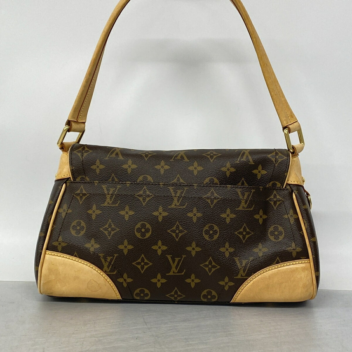 Louis Vuitton Brown Shoulder Bag (Pre-Owned)