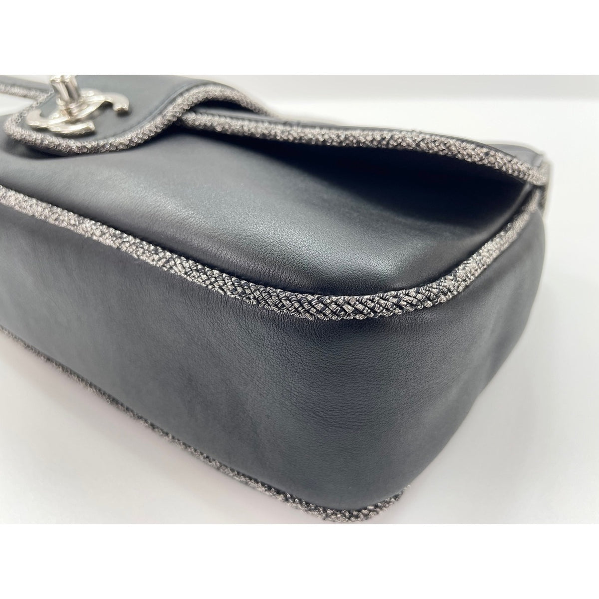 Chanel Black Shoulder Bag (Pre-Owned)