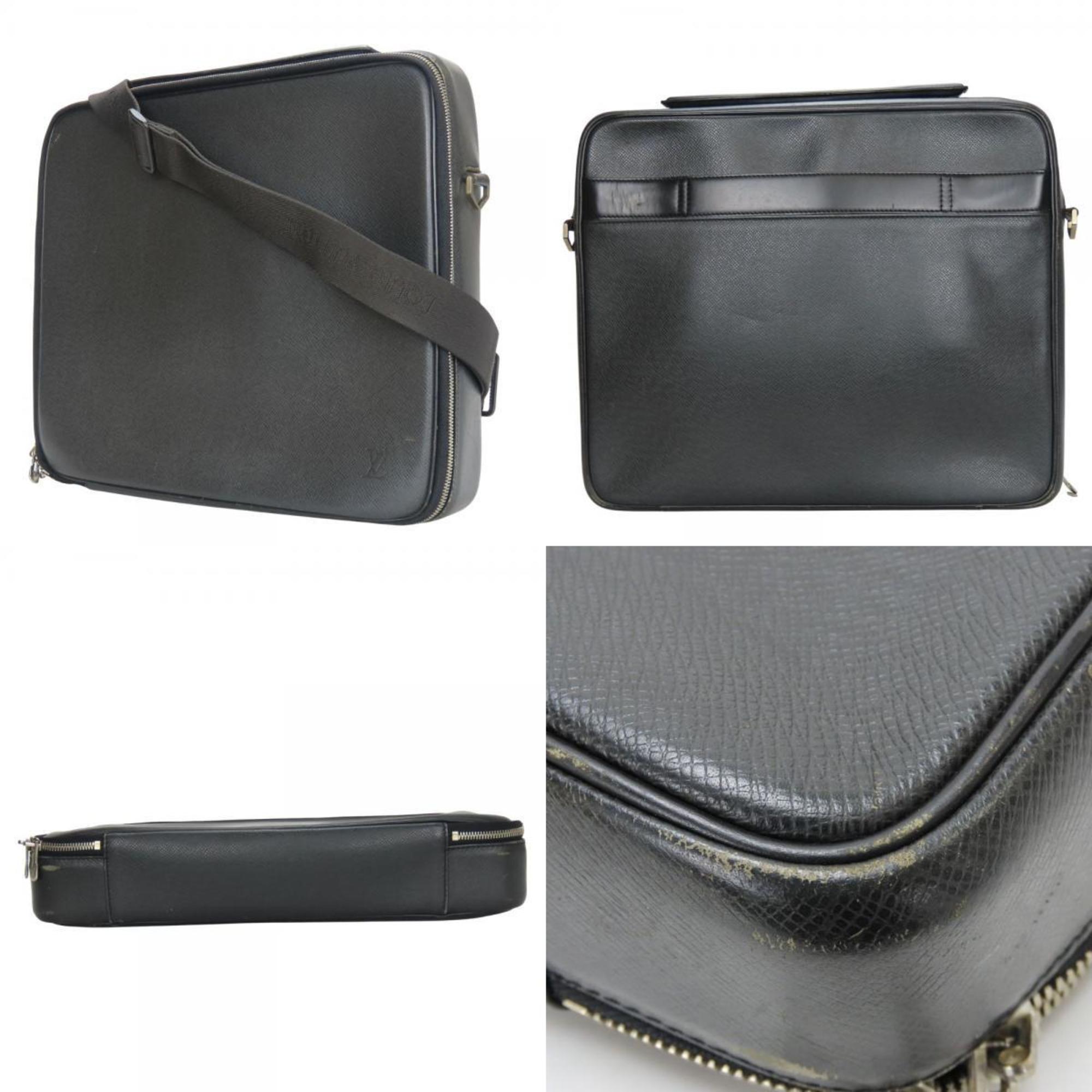 Louis Vuitton Ardoise Taiga Leather Shoulder Bag (Pre-Owned)