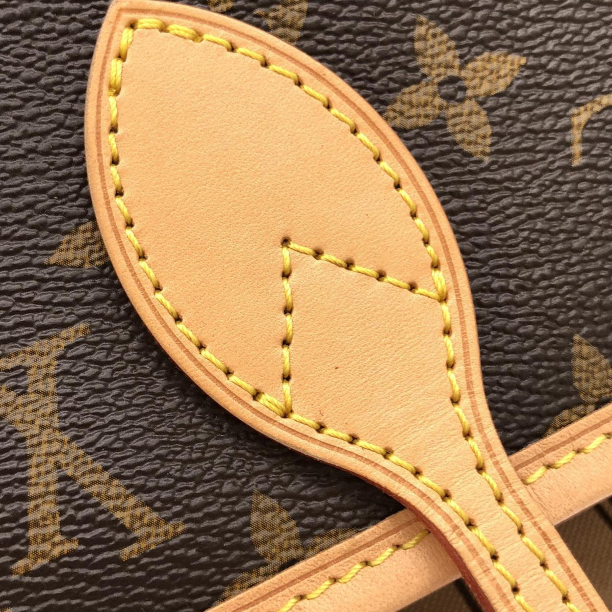 Louis Vuitton Marron Monogram Coated Canvas Handbag Pouch (Pre-Owned)