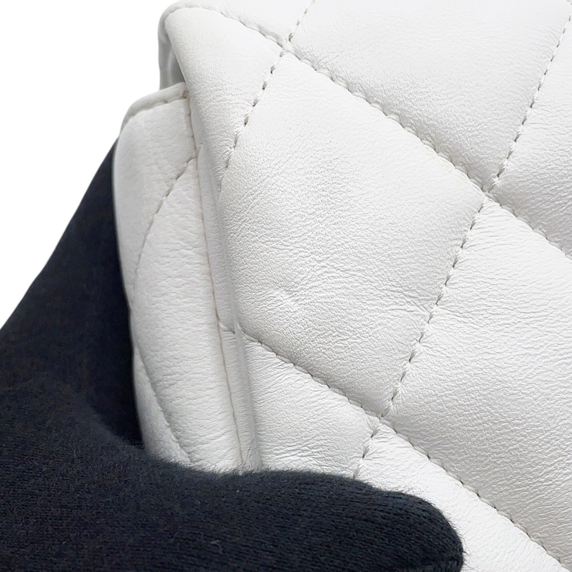 Chanel White Handbag Shoulder Bag (Pre-Owned)