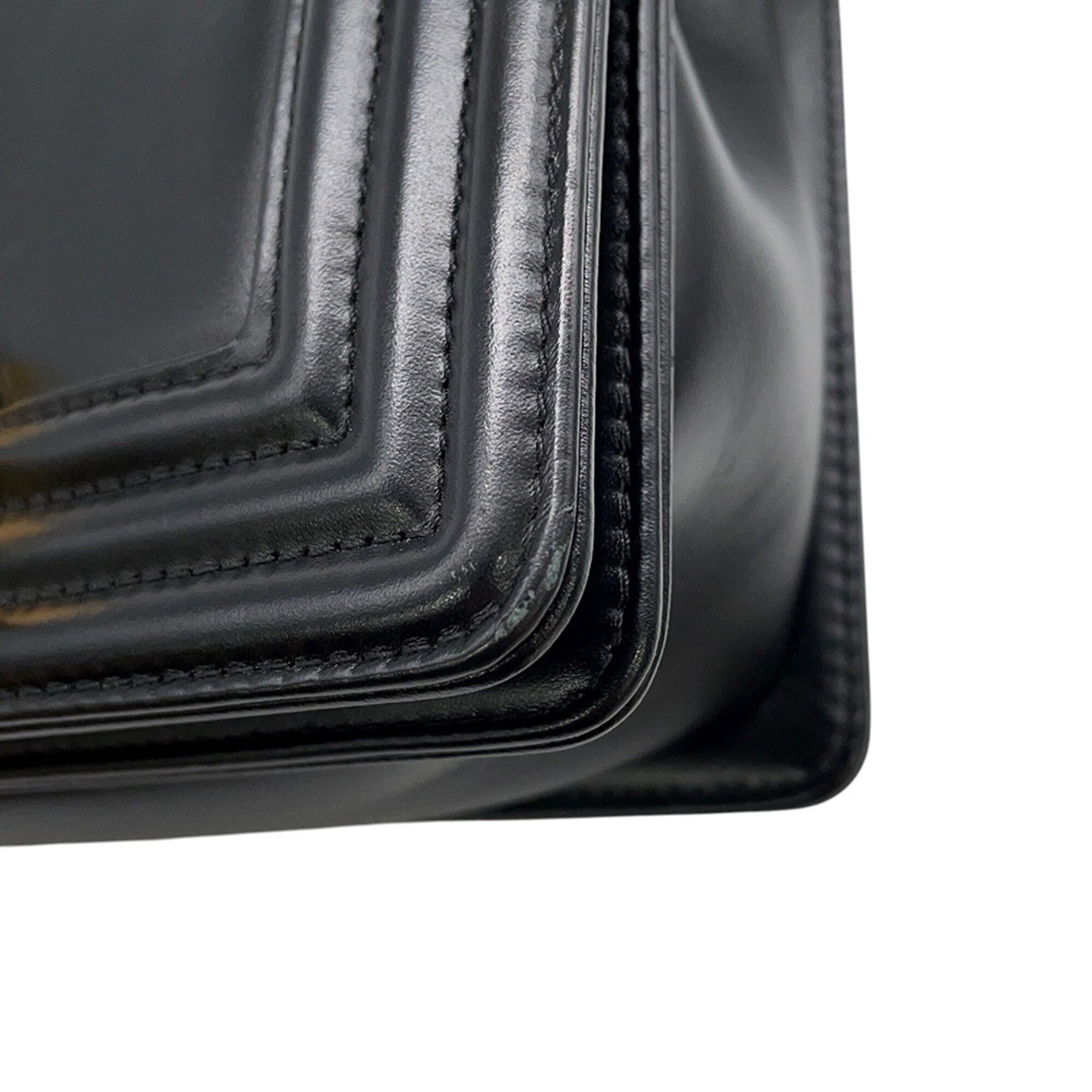 Chanel Black Leather Shoulder Bag (Pre-Owned)