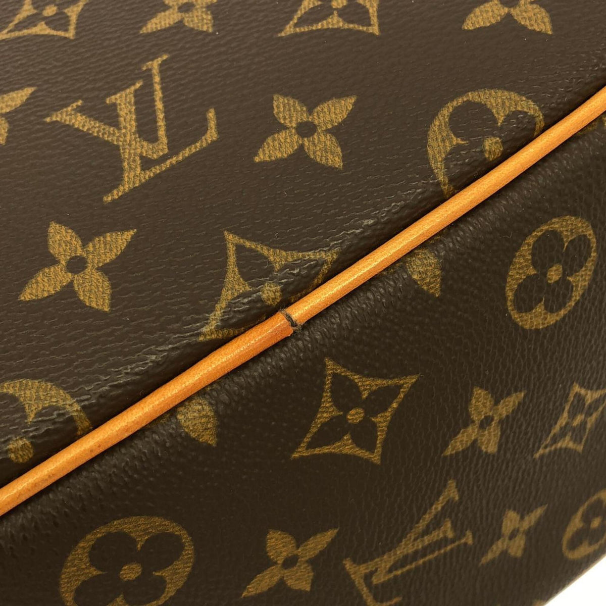 Louis Vuitton Marron Coated Canvas Shoulder Bag (Pre-Owned)
