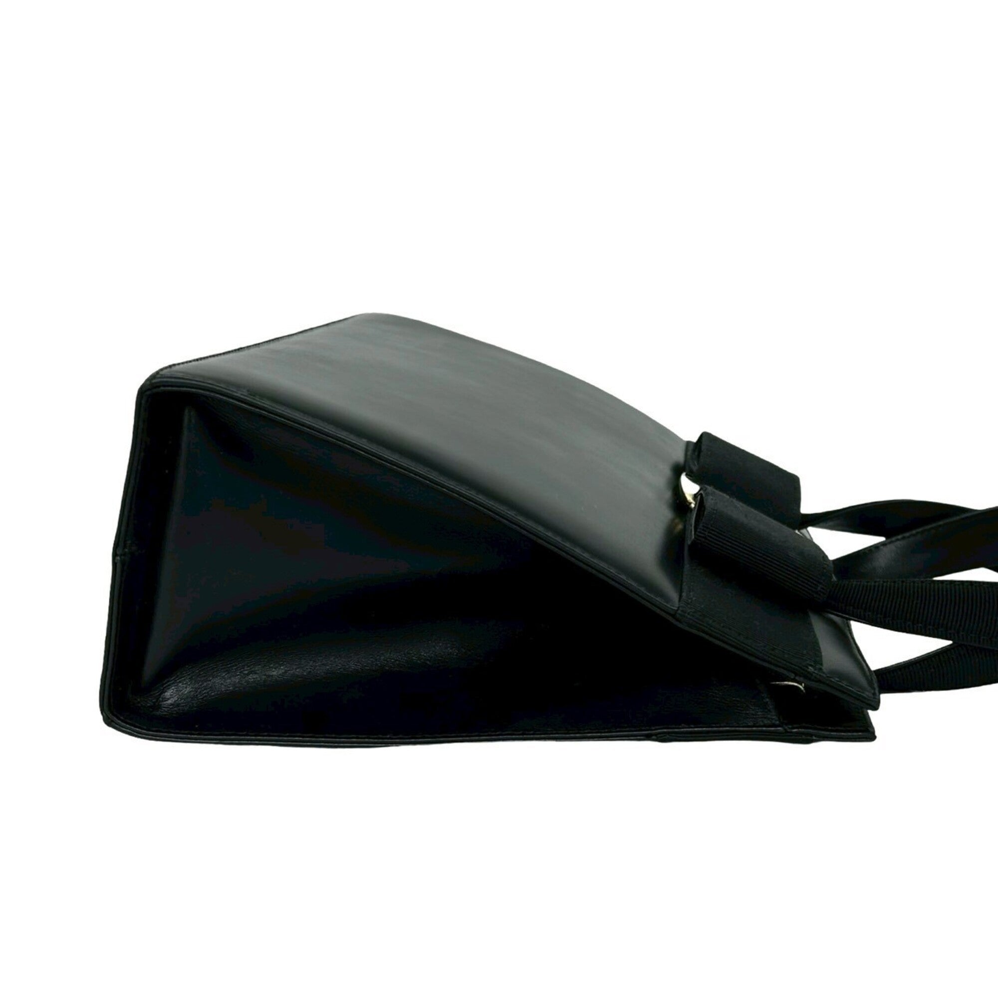 Salvatore Ferragamo Black Leather Shoulder Bag (Pre-Owned)