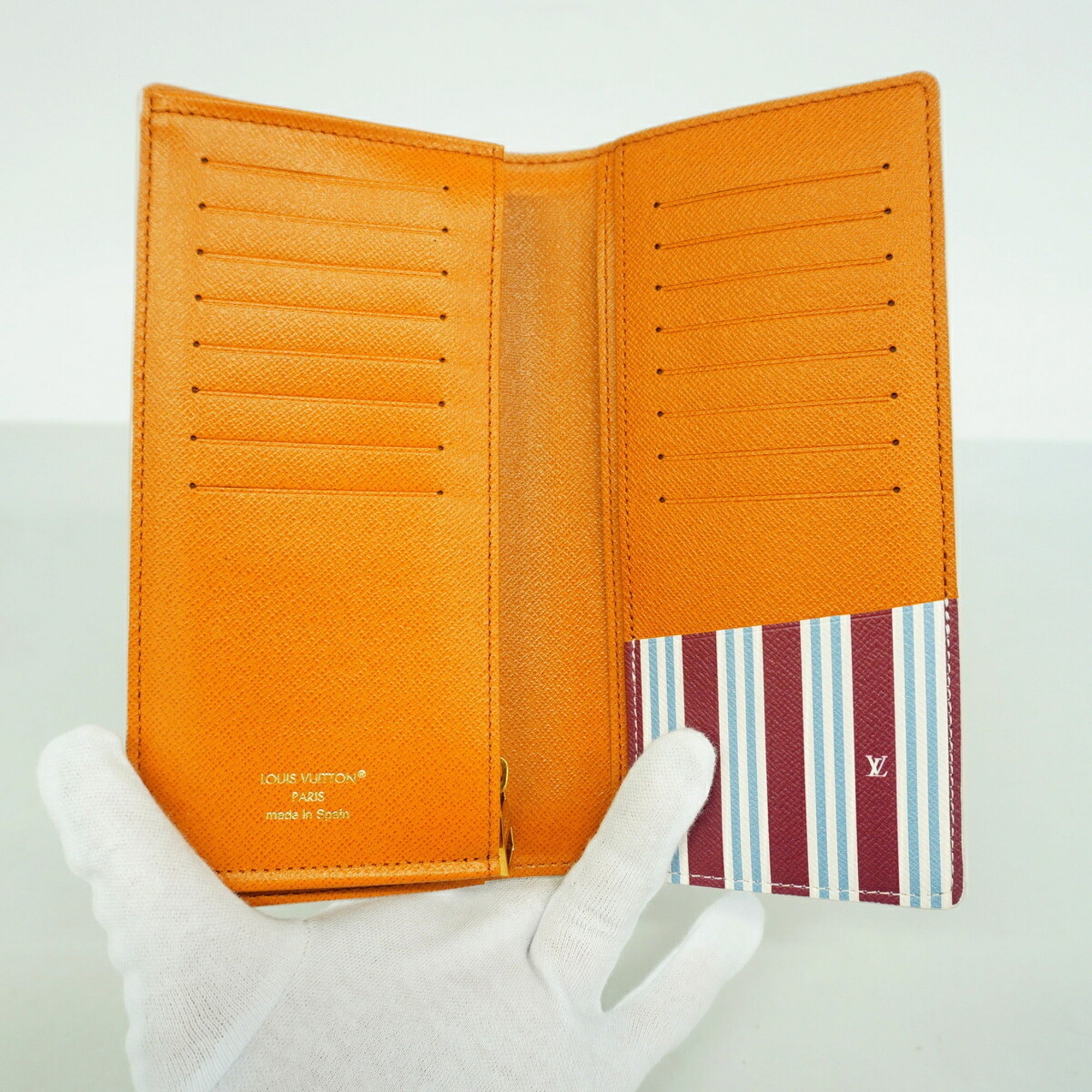 Louis Vuitton Off-White Long Wallet (Bi-Fold) (Pre-Owned)