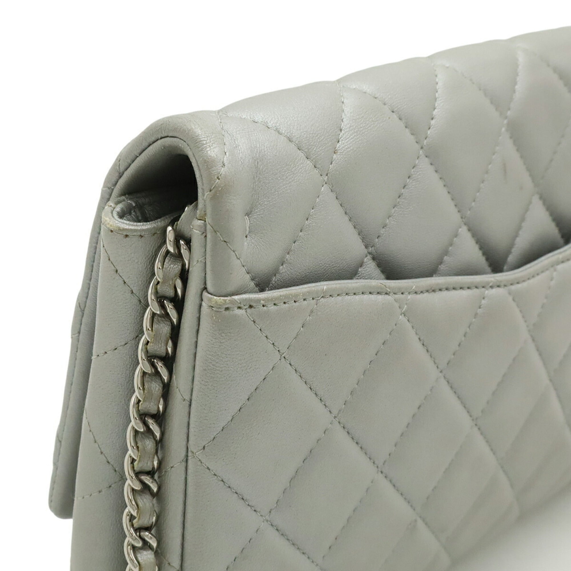 Chanel Silver Leather Shoulder Bag (Pre-Owned)