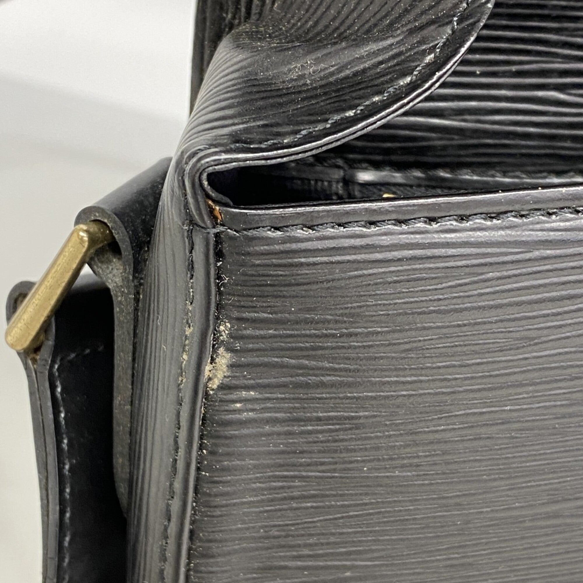 Louis Vuitton Noir Shoulder Bag (Pre-Owned)