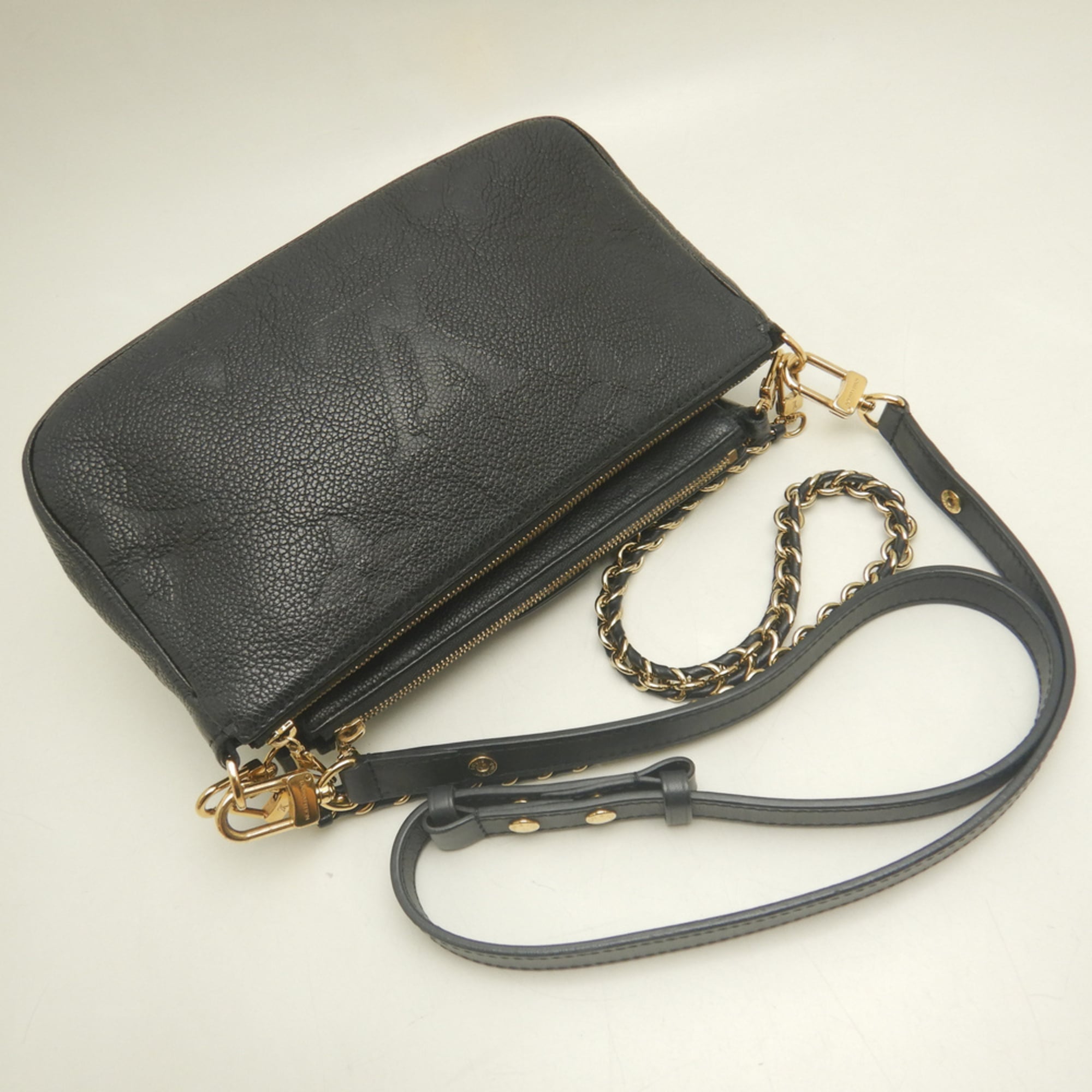 Louis Vuitton Noir Leather Pochette Pouch Shoulder Bag (Pre-Owned)