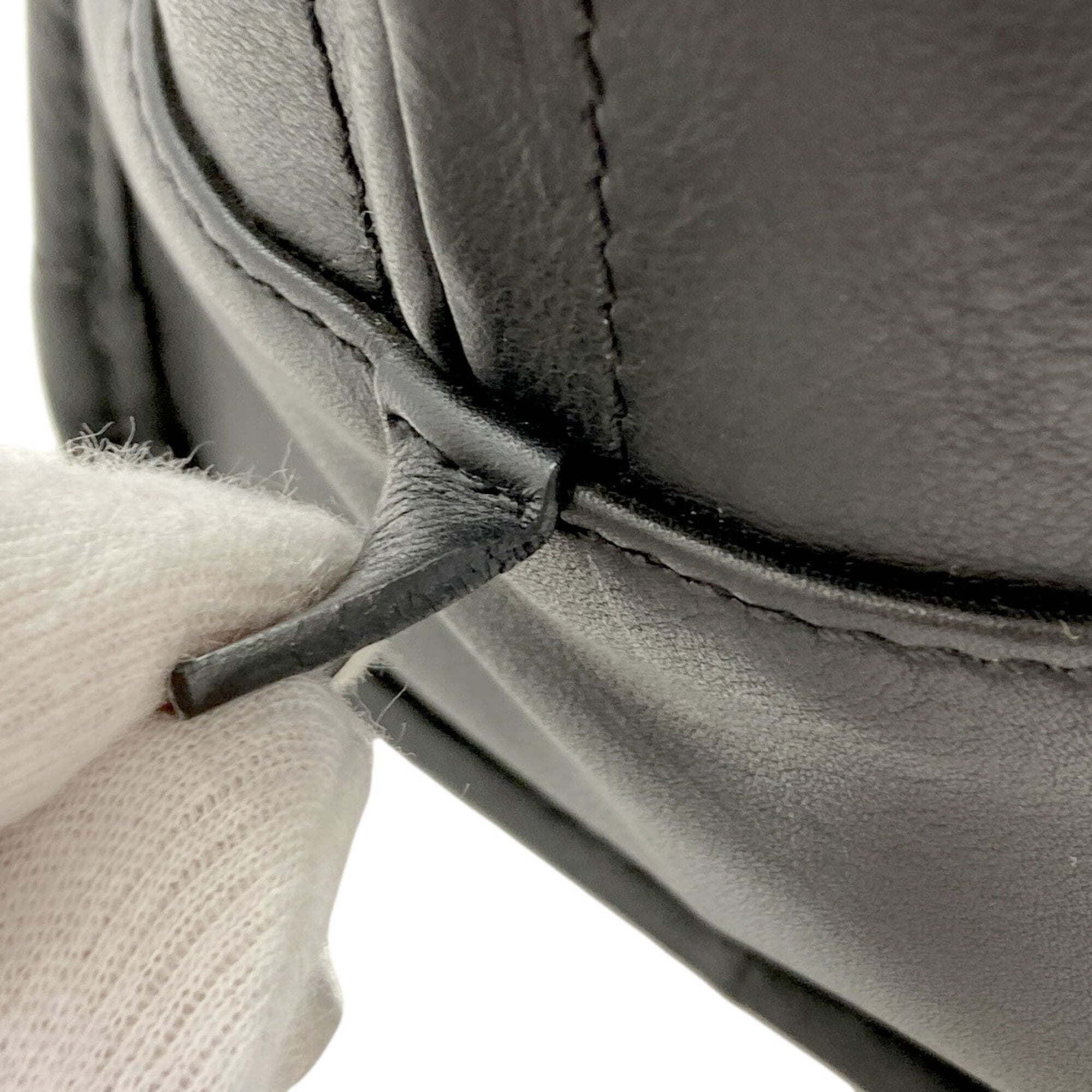 Loewe Black Leather Handbag (Pre-Owned)