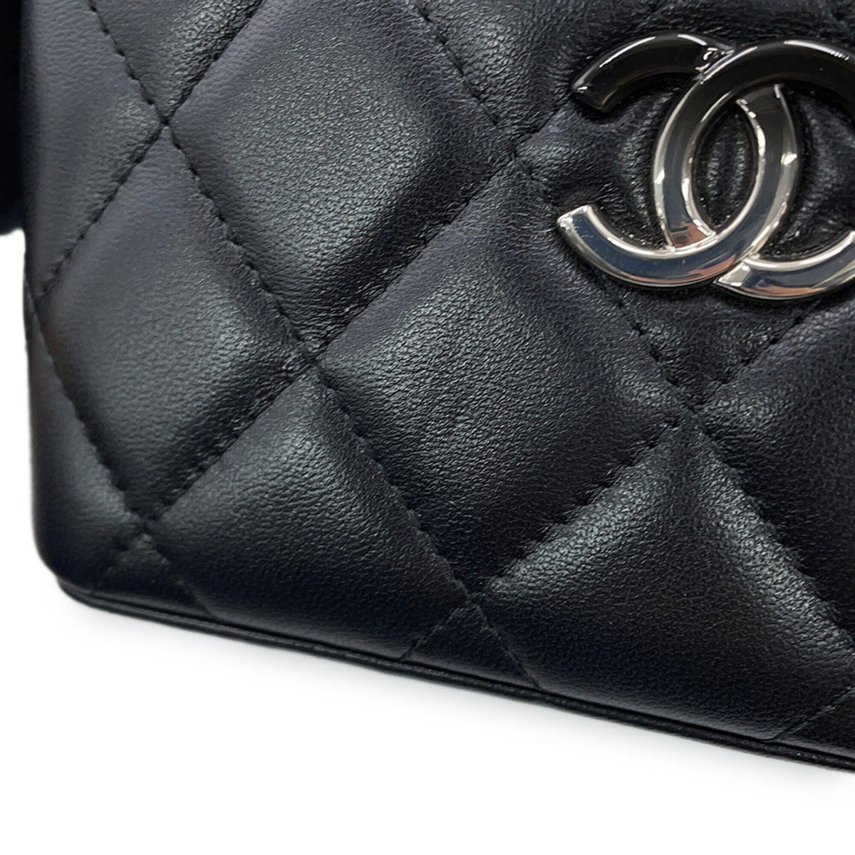 Chanel Black Quilting Handbag Shoulder Bag (Pre-Owned)