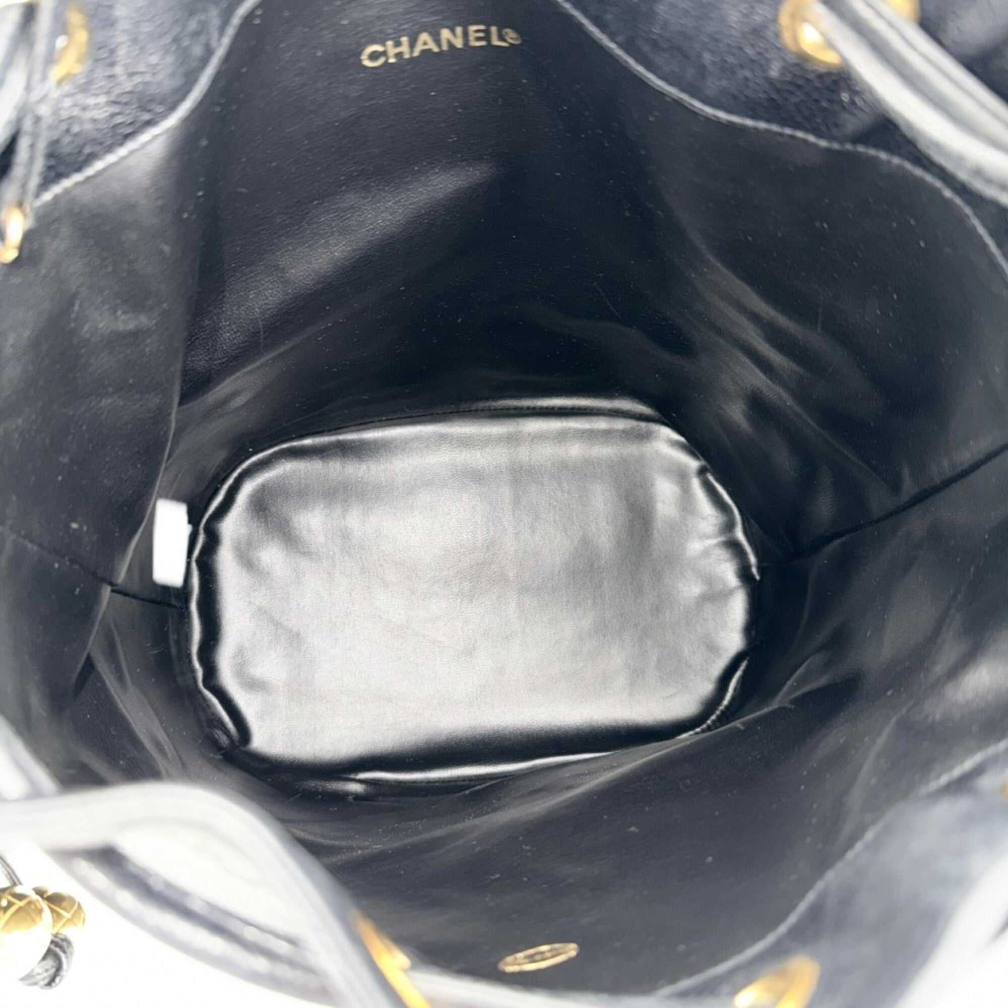 Chanel Black Grained Calfskin Handbag (Pre-Owned)