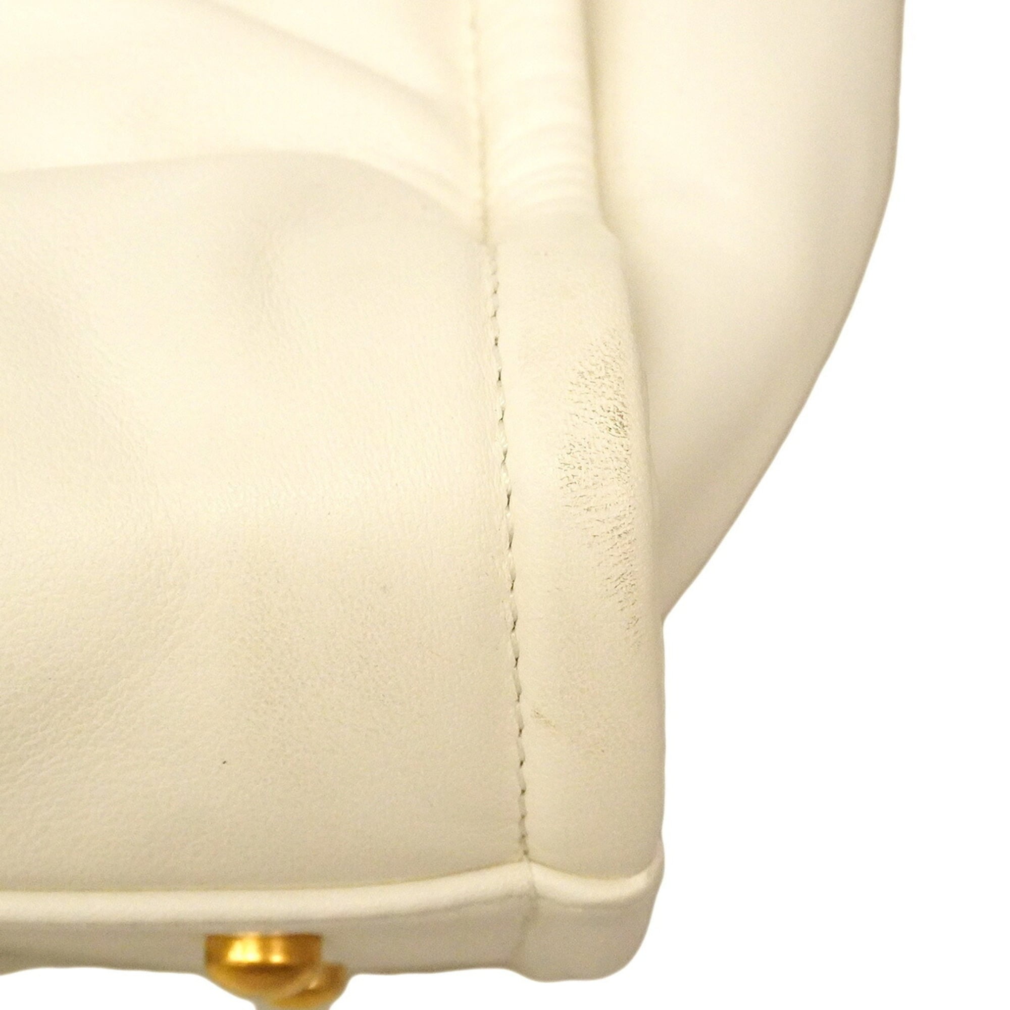 Chanel White Leather Tote Bag (Pre-Owned)