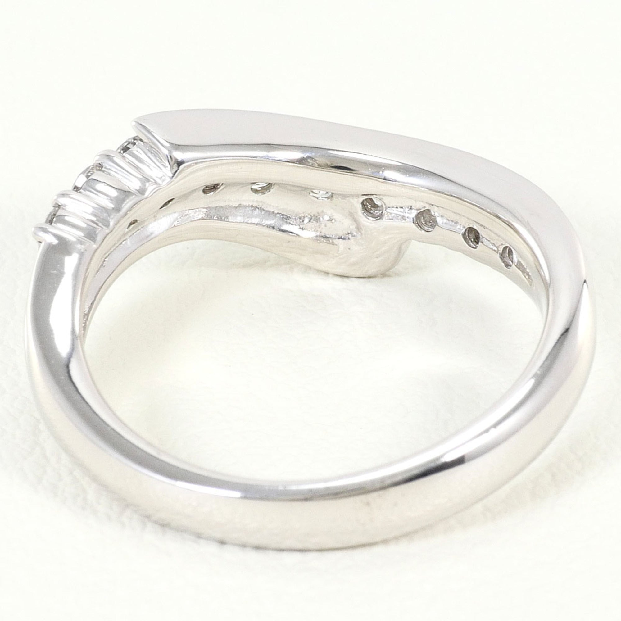 Unbranded White Gold White Gold (18K) Band Ring (Pre-Owned)