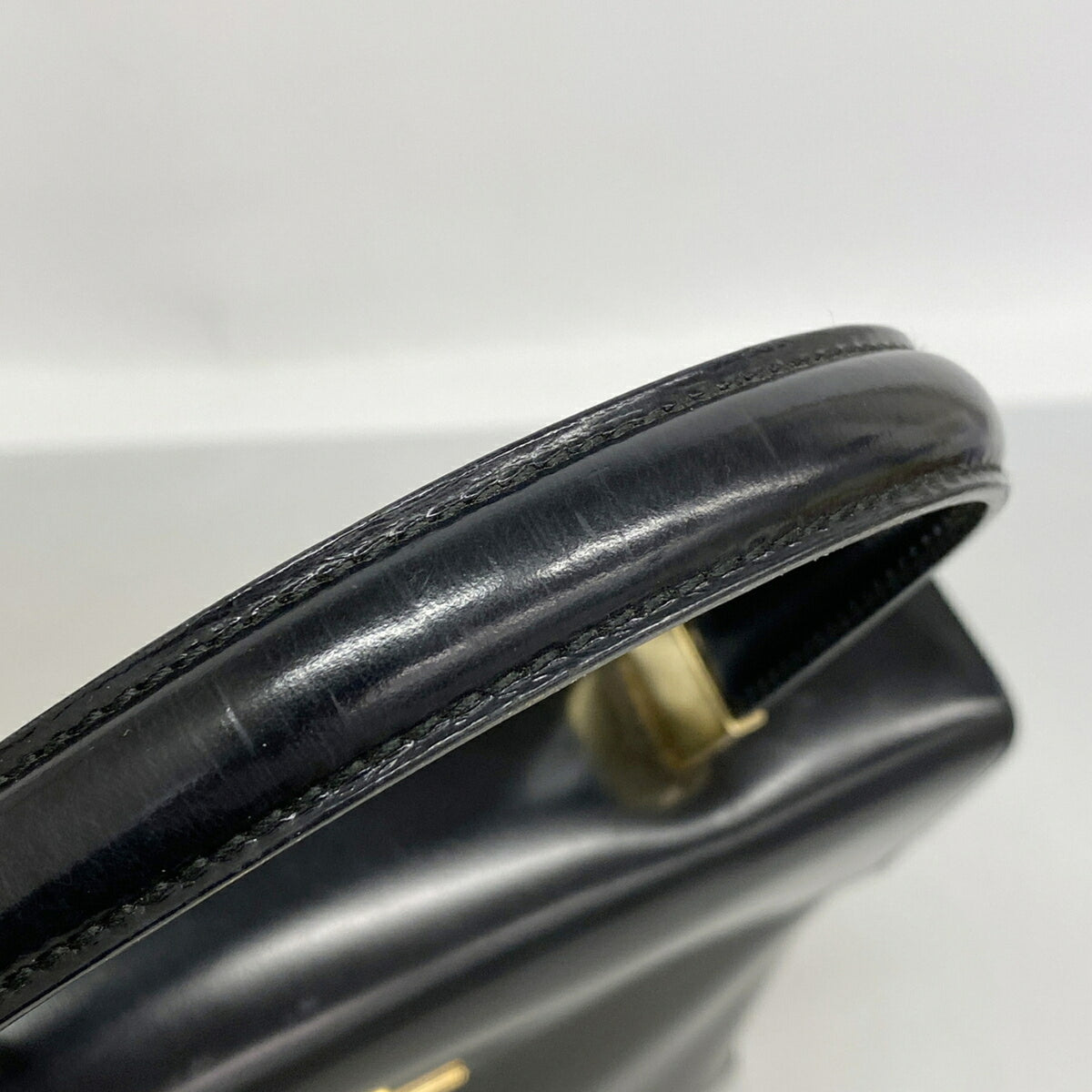 Salvatore Ferragamo Black Leather Handbag (Pre-Owned)