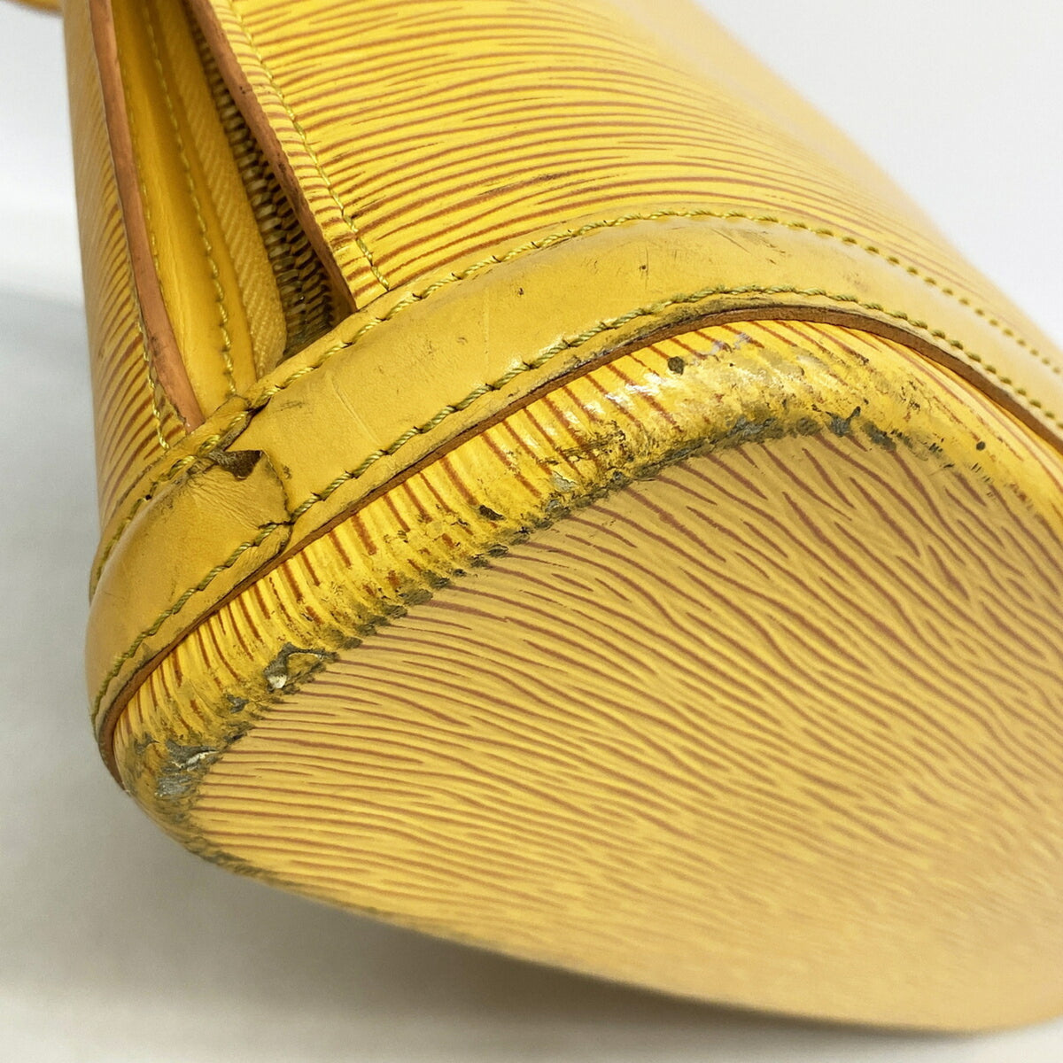Louis Vuitton Jaune Shoulder Bag (Pre-Owned)