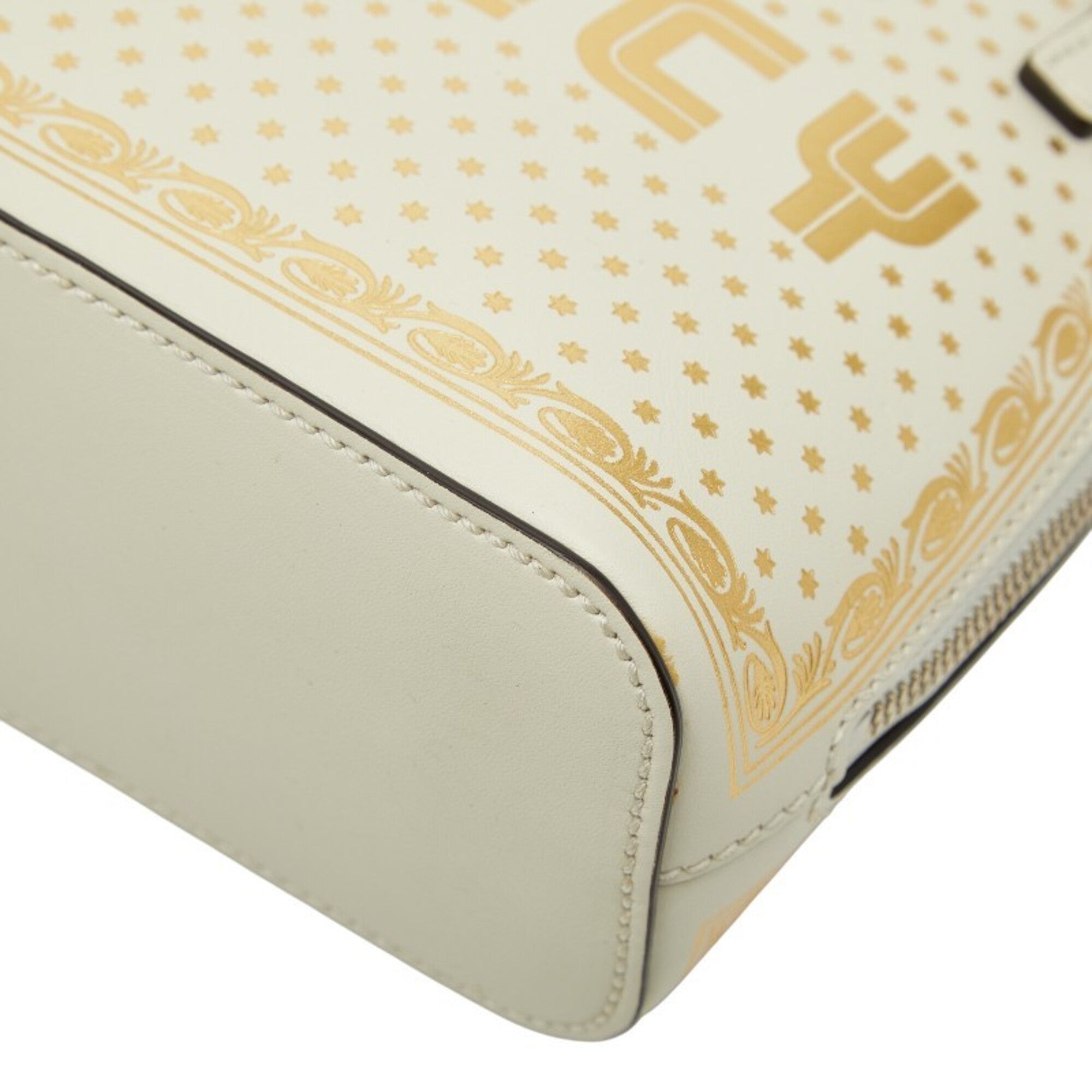 Gucci Gold Off-White Leather Shoulder Bag (Pre-Owned)