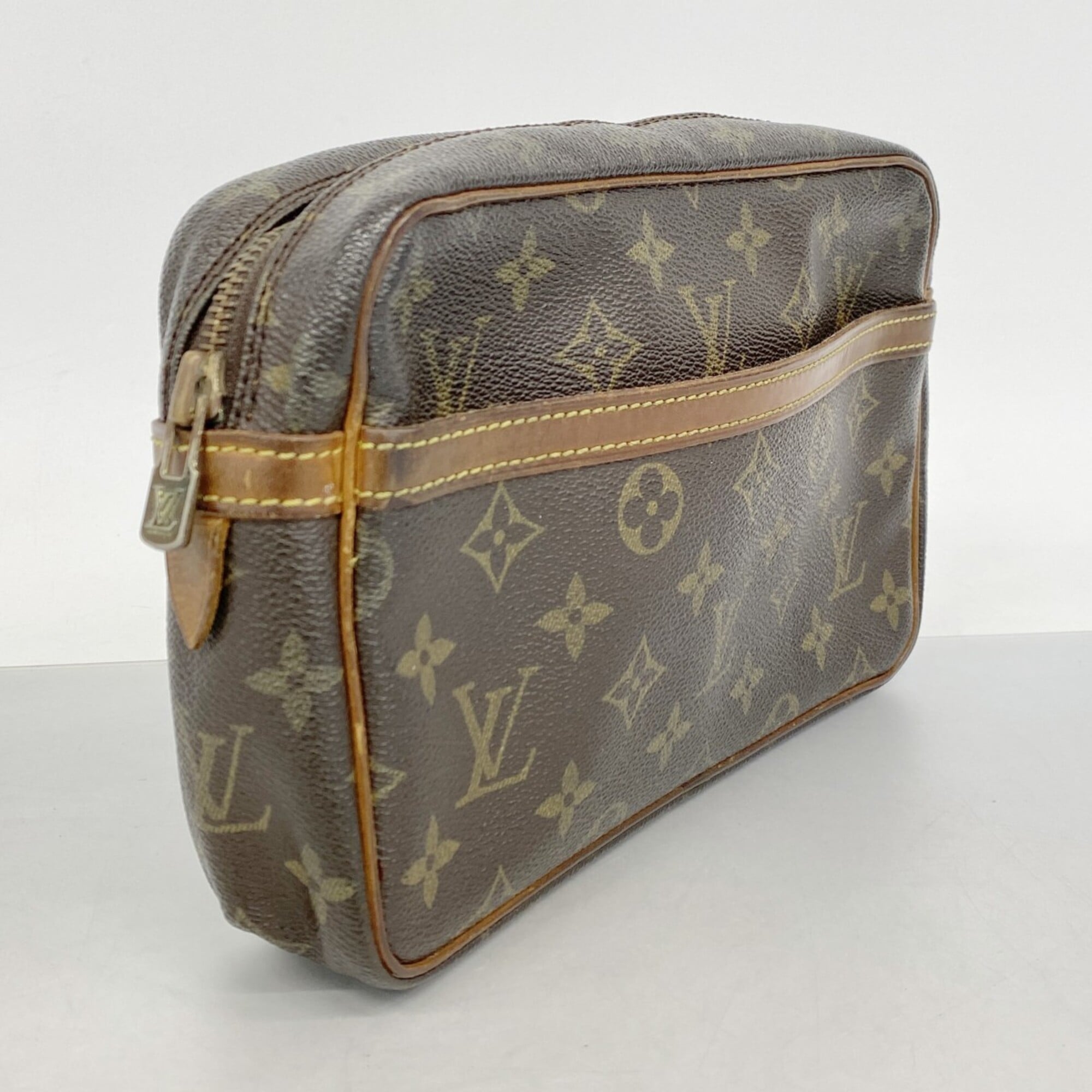 Louis Vuitton Brown Clutch Bag (Pre-Owned)