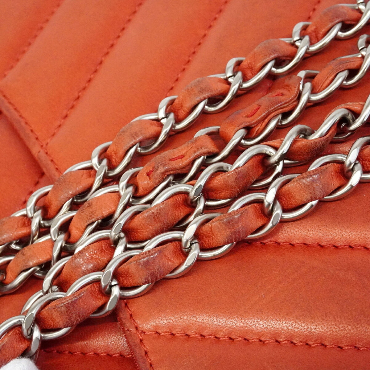 Chanel Red Color Leather Shoulder Bag (Pre-Owned)