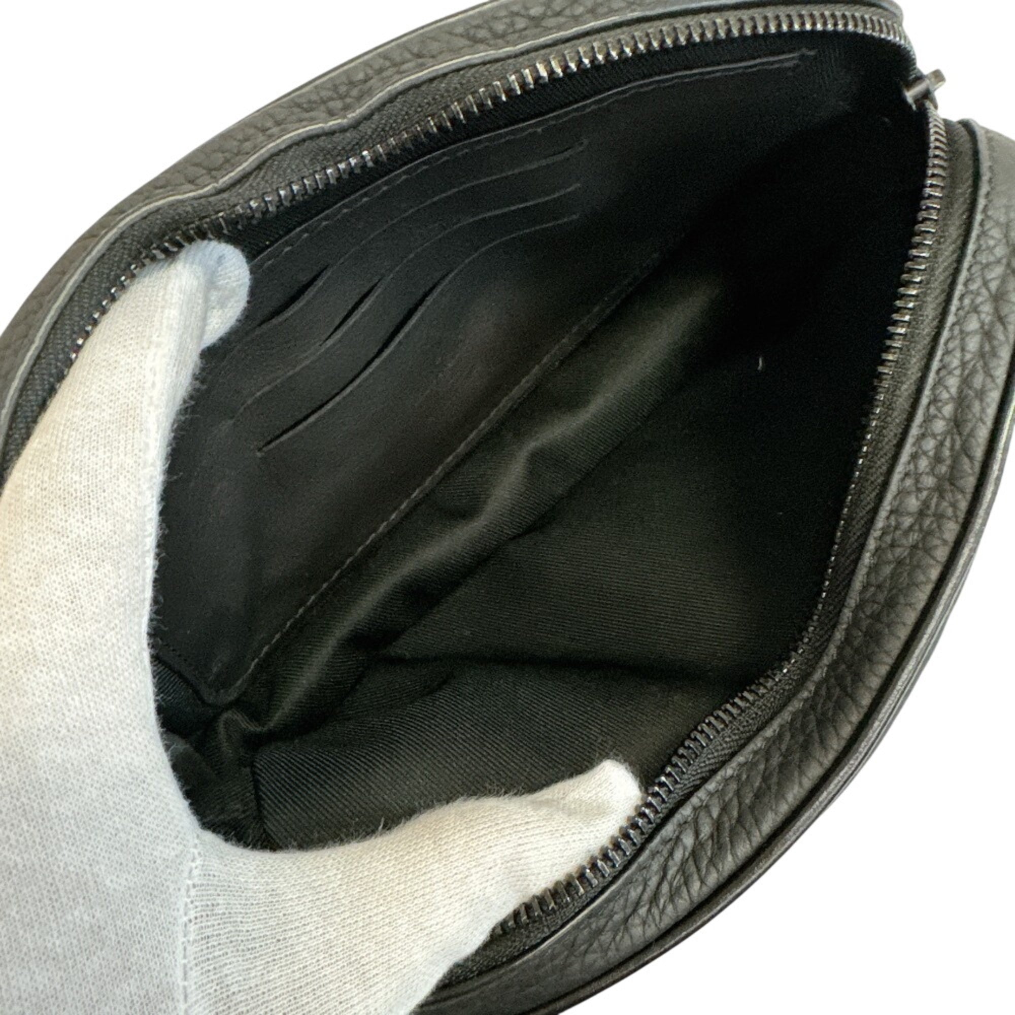 Louis Vuitton Black Leather Clutch Bag Pochette (Pre-Owned)