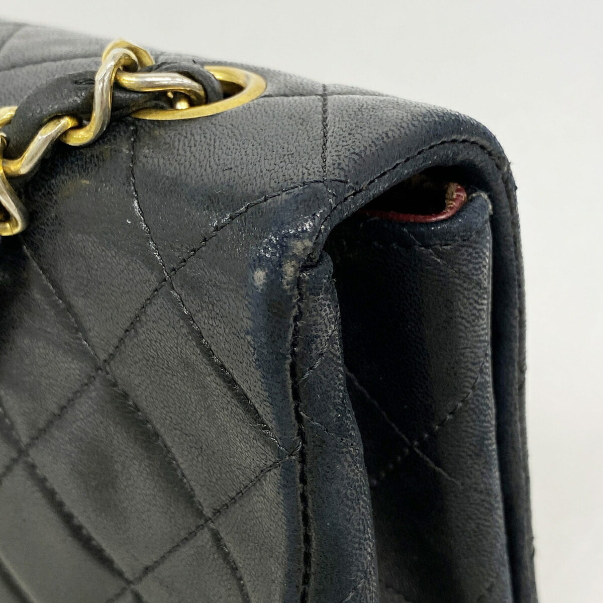 Chanel Black Leather Shoulder Bag (Pre-Owned)
