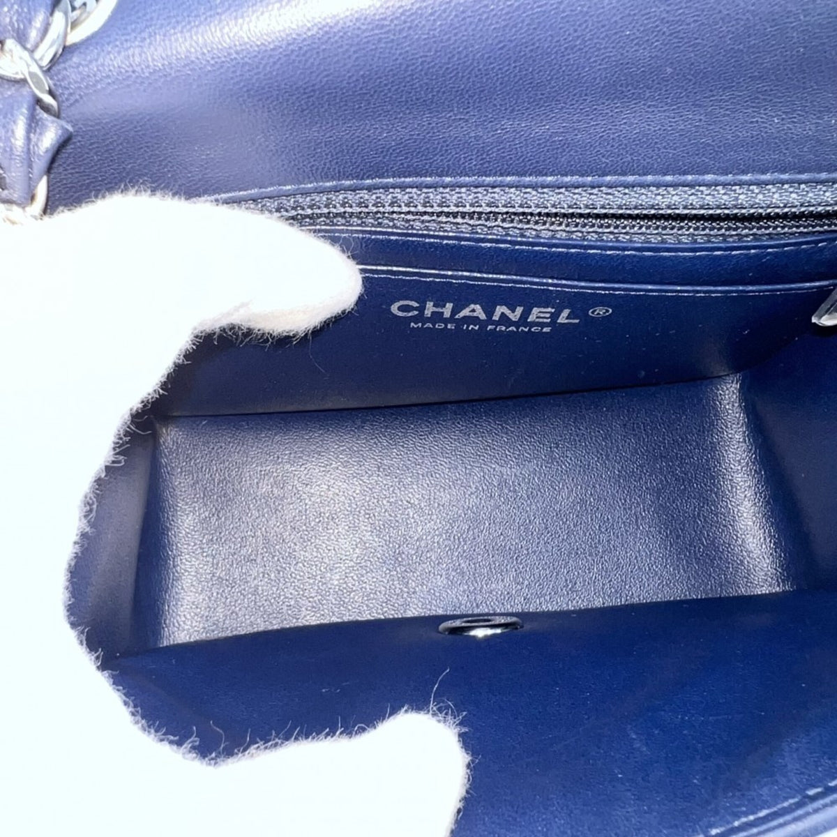 Chanel Blue Leather Shoulder Bag (Pre-Owned)