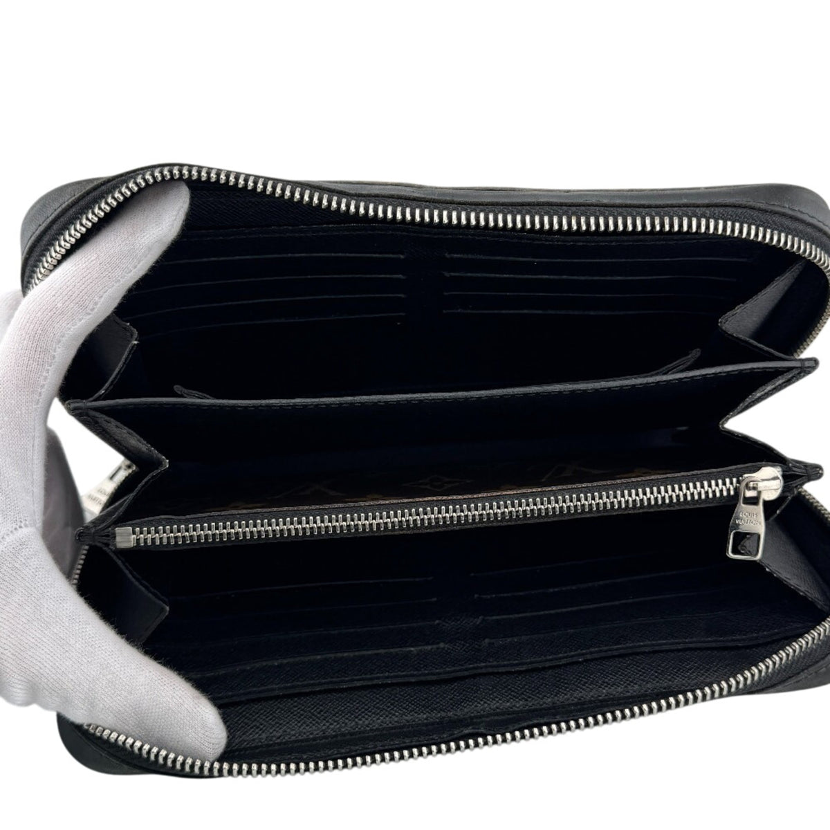Louis Vuitton Brown Leather Clutch Bag (Pre-Owned)