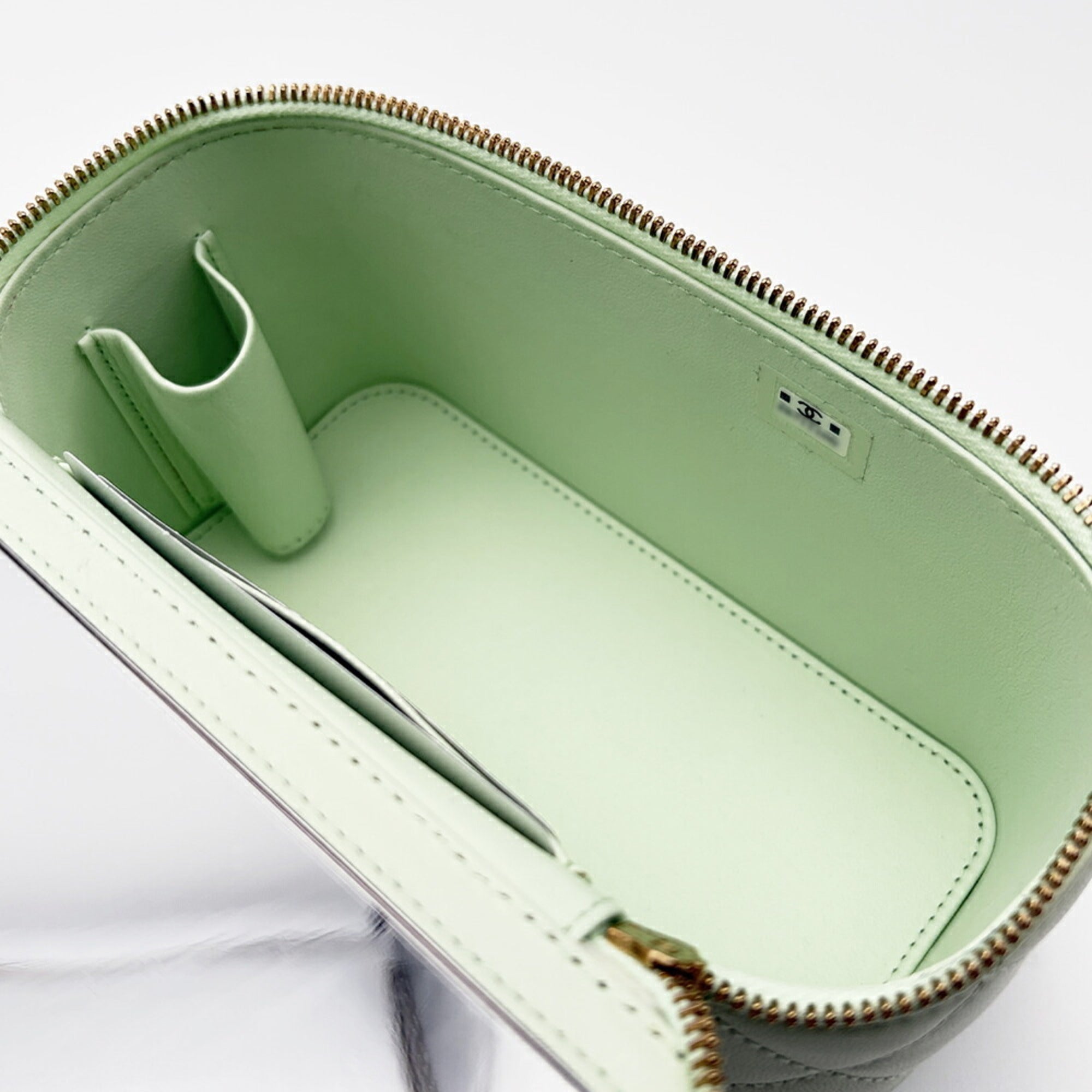 Chanel Light Green Leather Shoulder Bag (Pre-Owned)