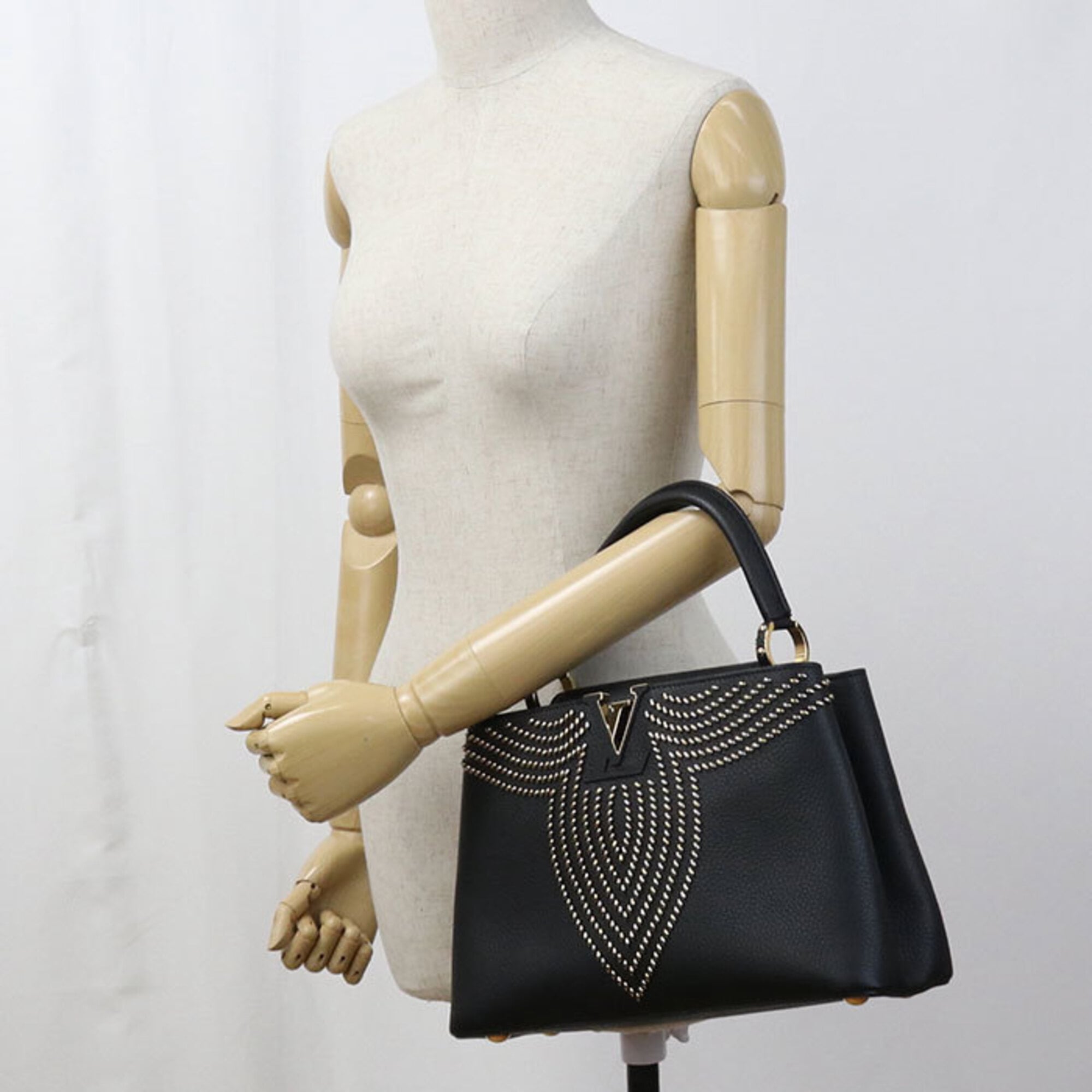 Louis Vuitton Black Leather Handbag (Pre-Owned)