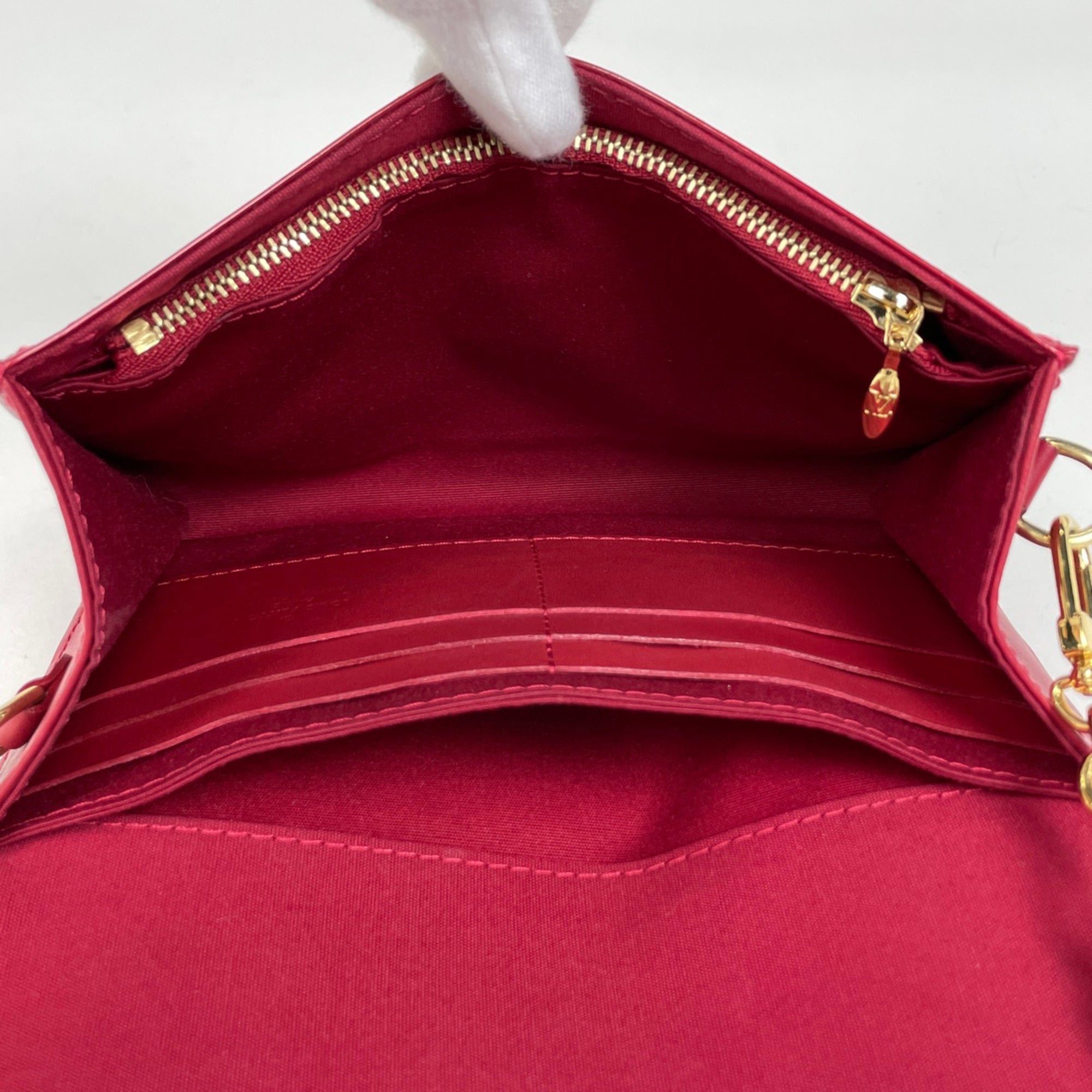 Louis Vuitton Pomme D'amour Monogram Vernis Shoulder Bag (Pre-Owned)