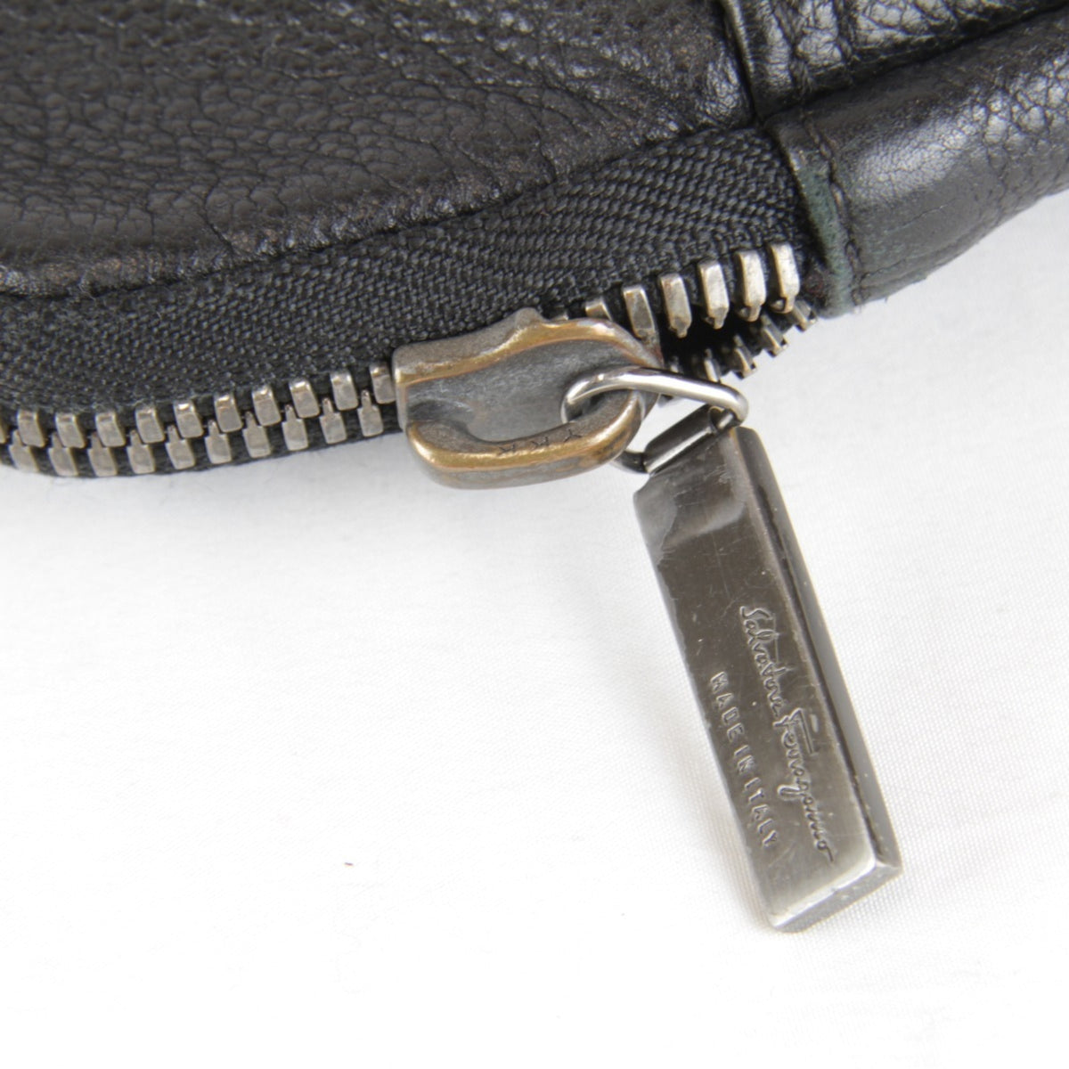 Salvatore Ferragamo Black White Leather Clutch Bag (Pre-Owned)