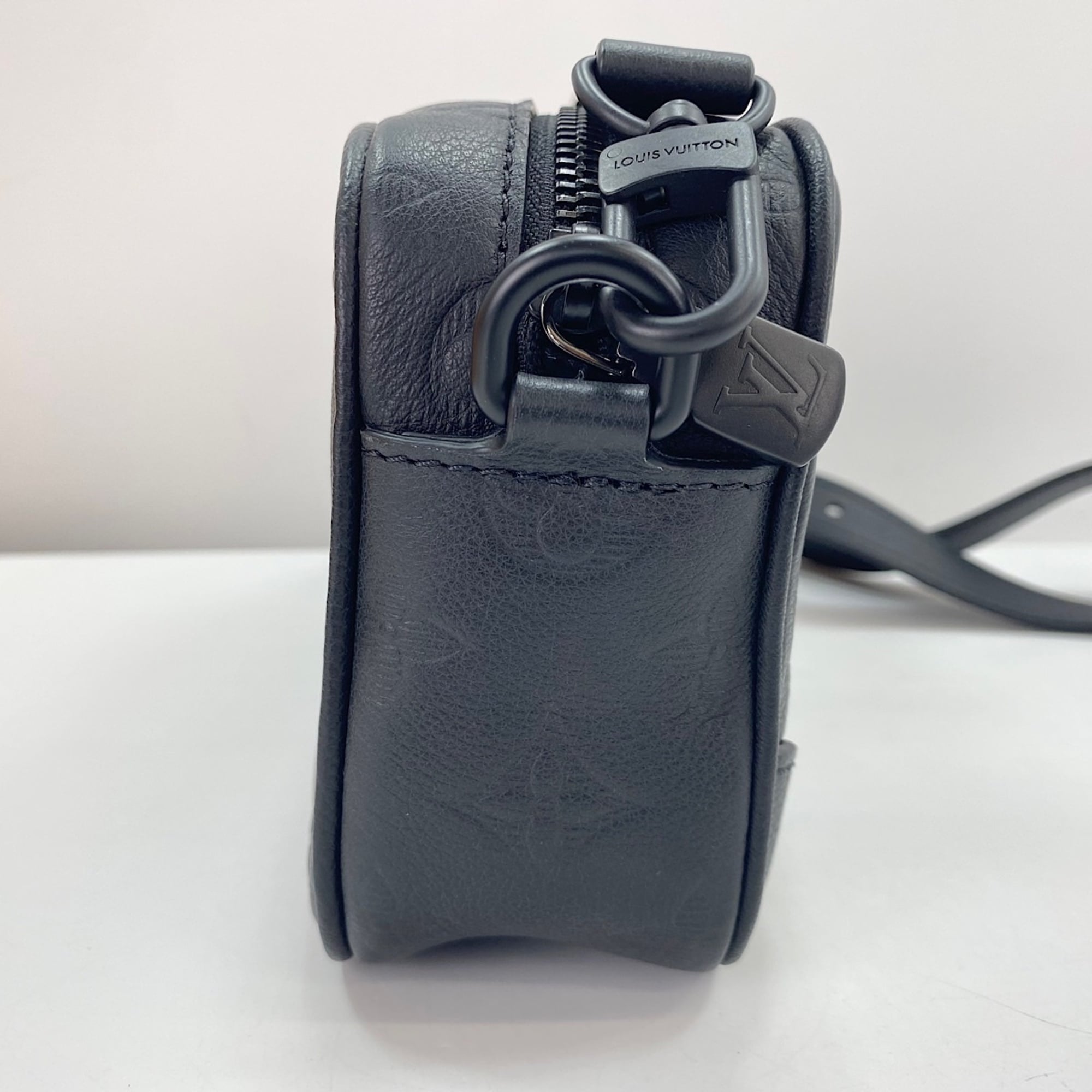 Louis Vuitton Black Shoulder Bag (Pre-Owned)