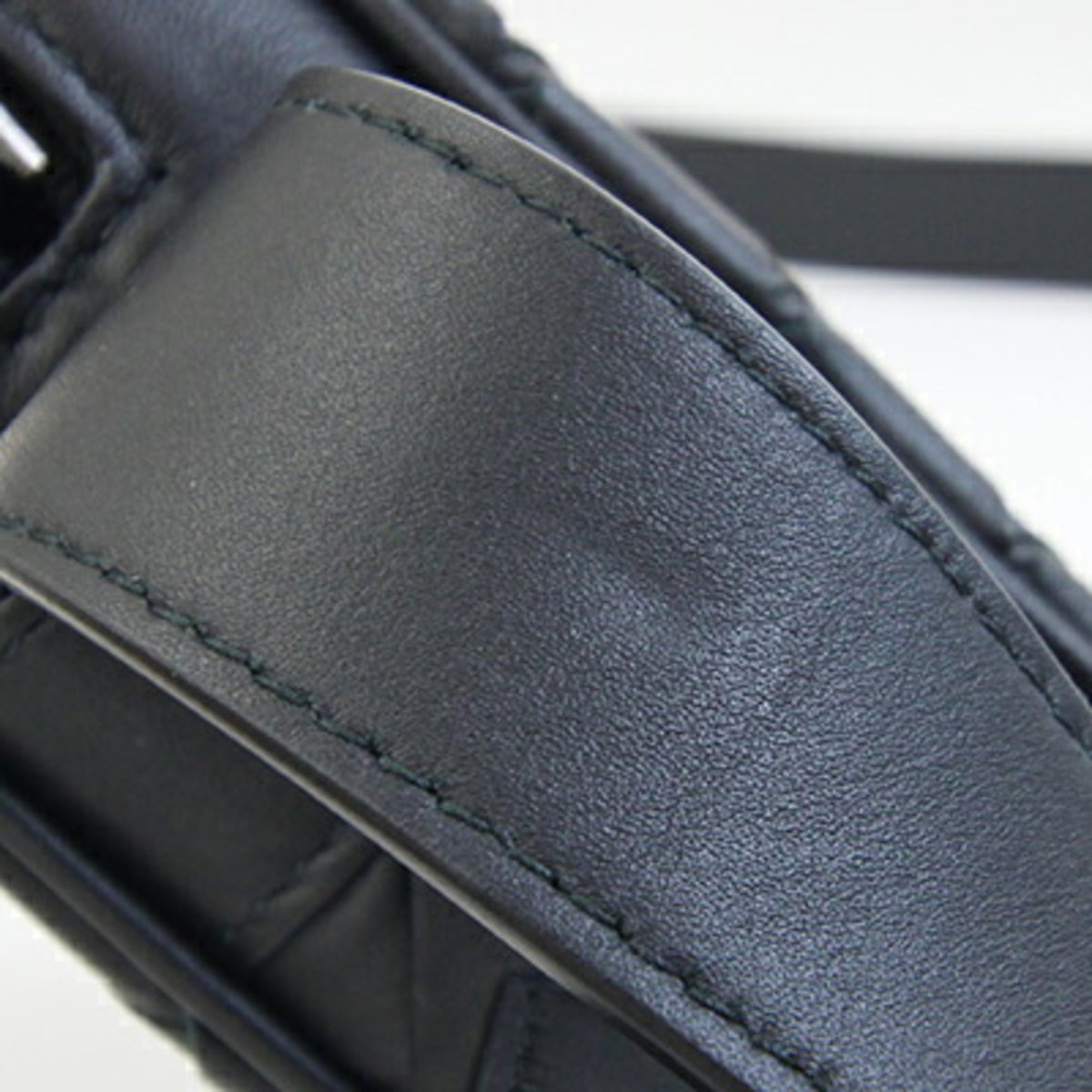 Bottega Veneta Intrecciato Black Leather Pochette Shoulder Bag (Pre-Owned)