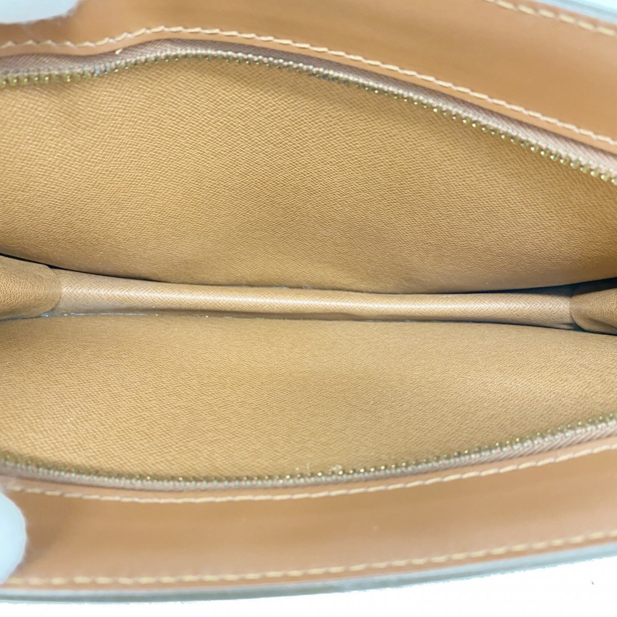 Louis Vuitton Brown Clutch Bag (Pre-Owned)