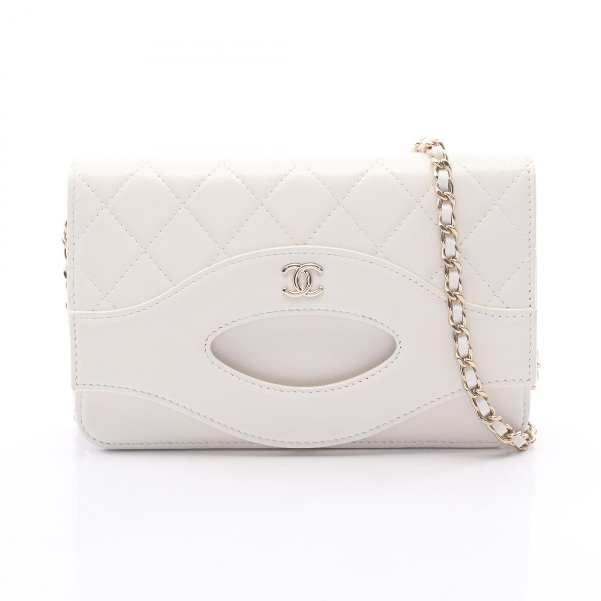 Chanel Matelasse White Leather Handbag Shoulder Bag (Pre-Owned)