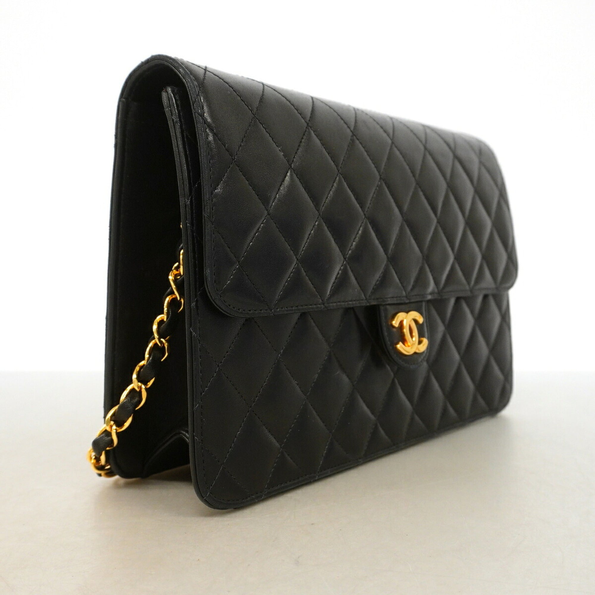 Chanel Black Leather Shoulder Bag (Pre-Owned)
