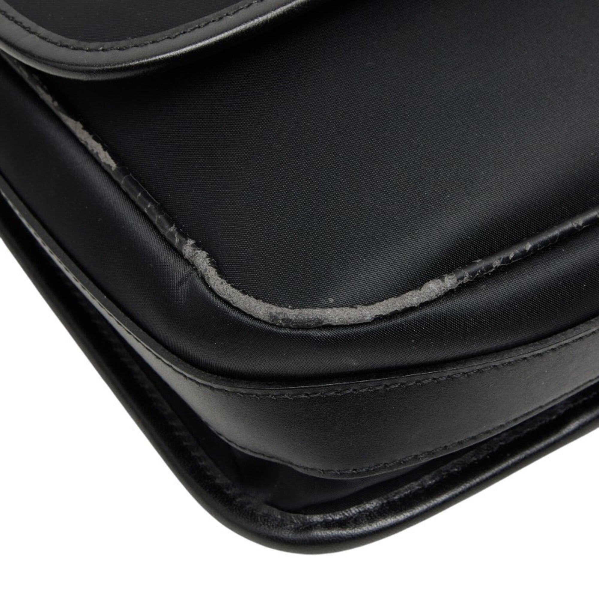 Burberry Black Nylon Leather Shoulder Bag (Pre-Owned)