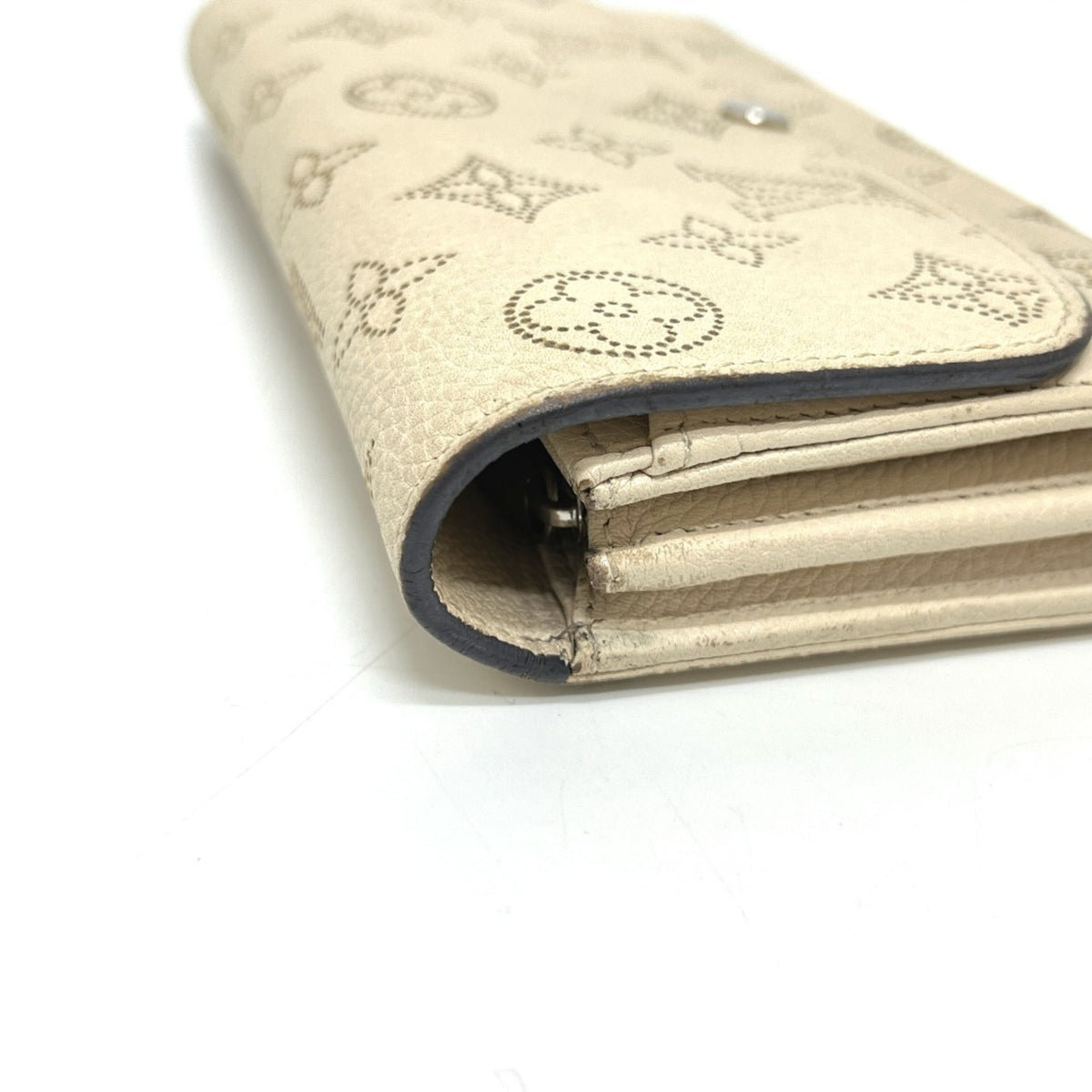 Louis Vuitton White Leather Long Wallet (Bi-Fold) (Pre-Owned)