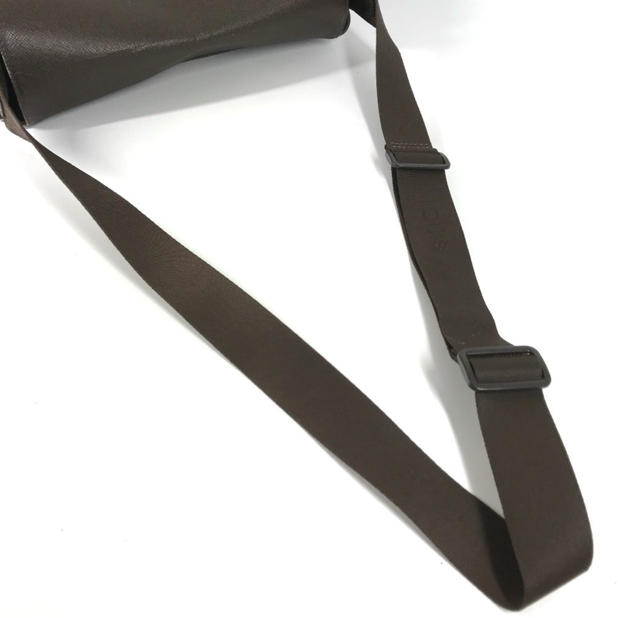 Louis Vuitton Brown Grizzly Taiga Leather Messenger Bag Shoulder Bag (Pre-Owned)