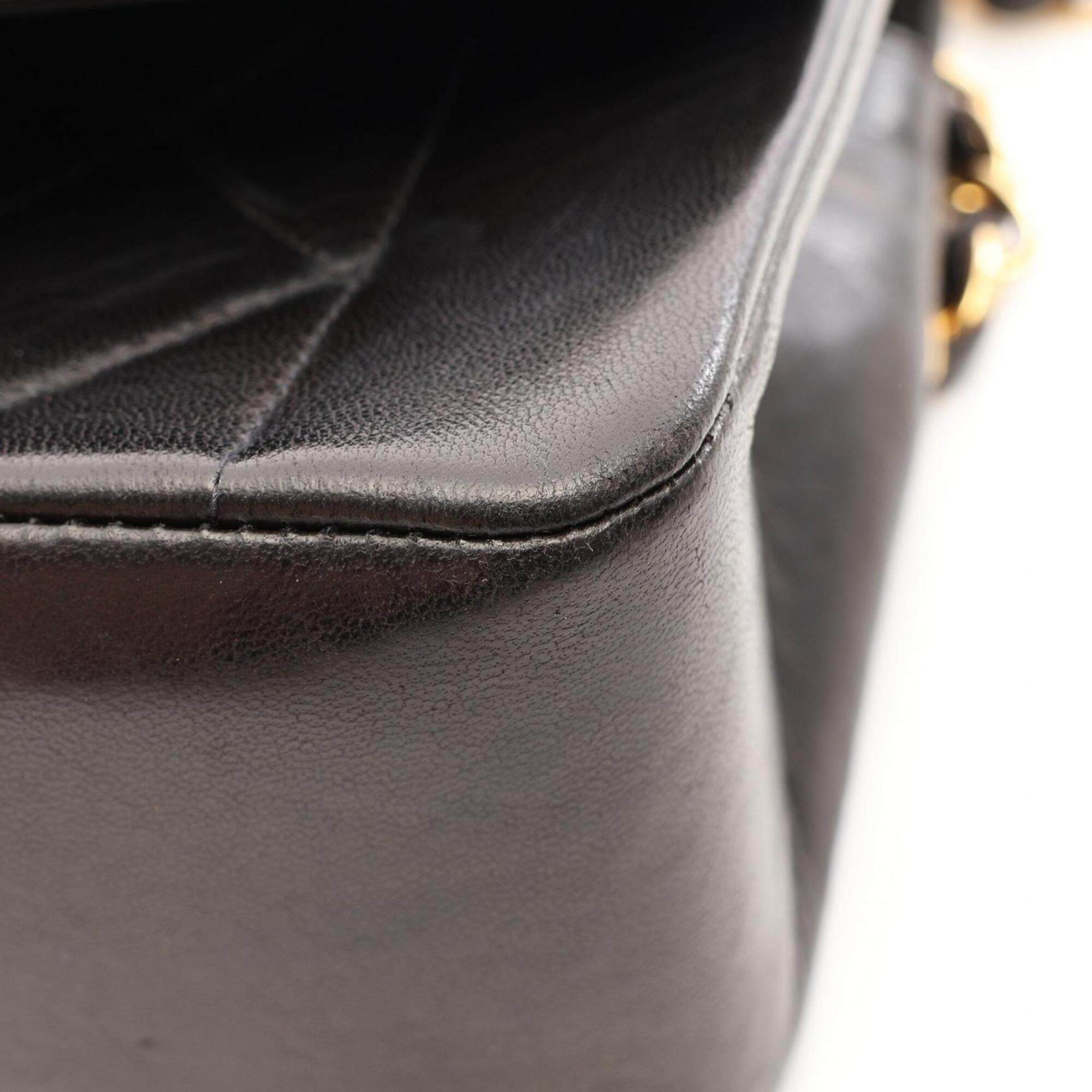 Chanel Black Leather Handbag Shoulder Bag (Pre-Owned)