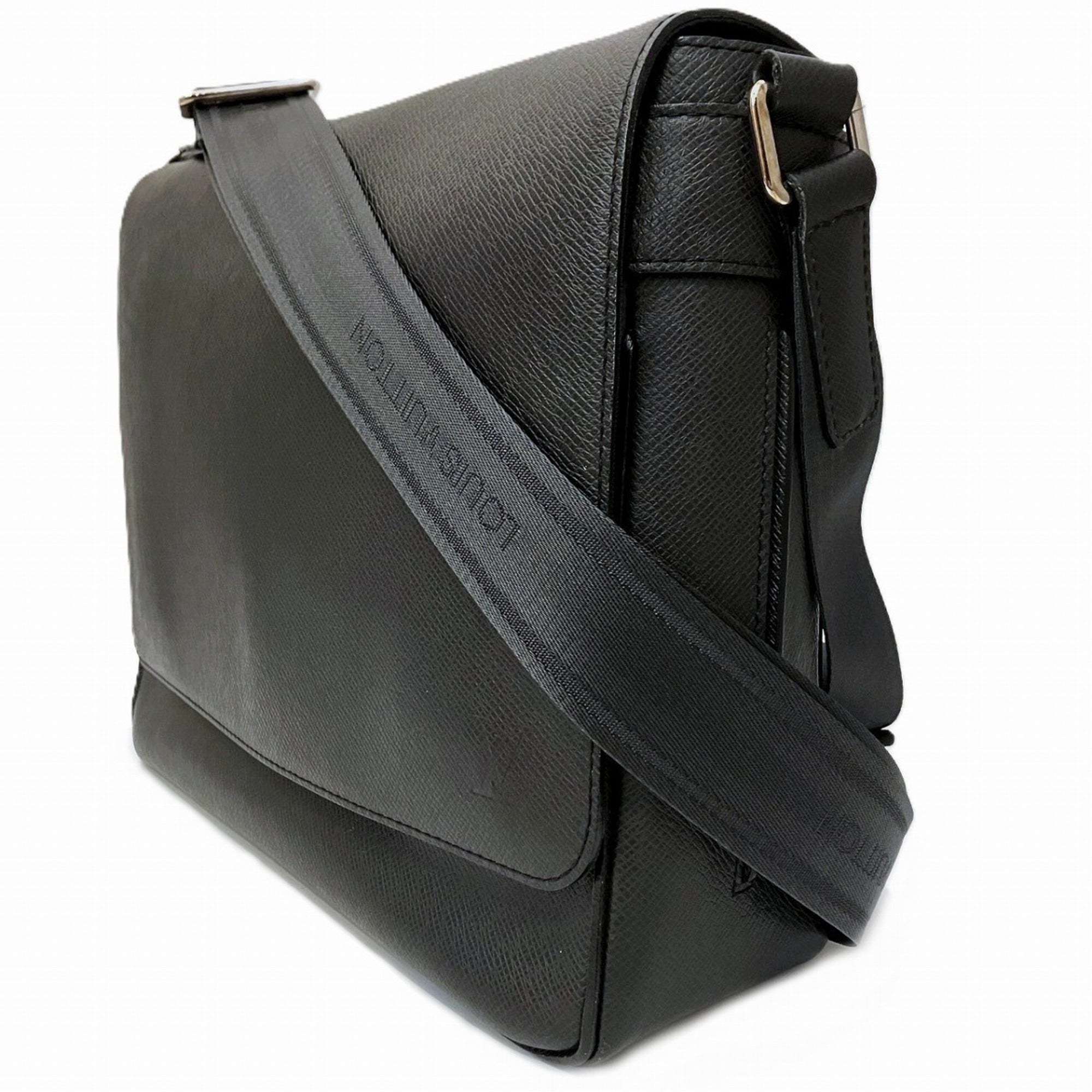 Louis Vuitton Taiga Black Leather Shoulder Bag (Pre-Owned)