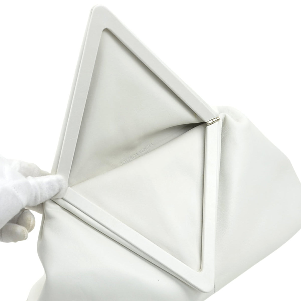 Bottega Veneta White Leather Clutch Bag (Pre-Owned)