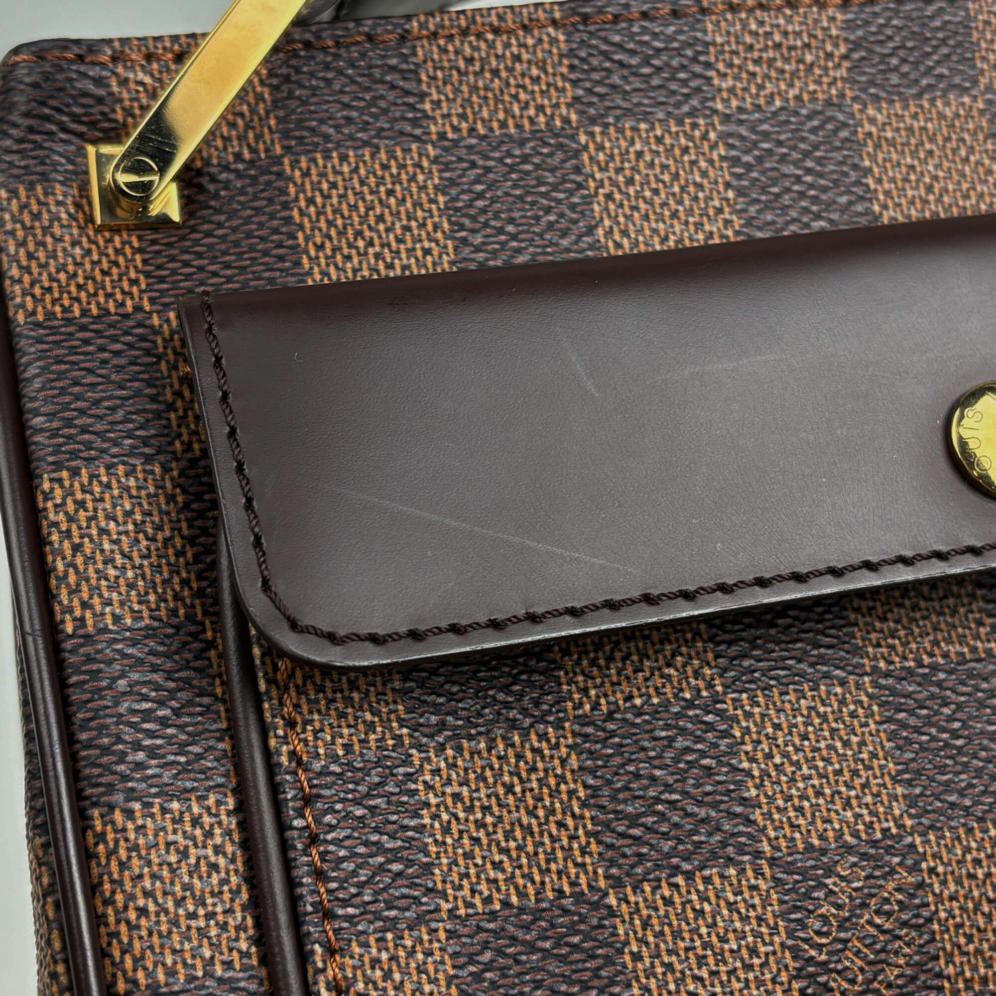Louis Vuitton Brown Shoulder Bag (Pre-Owned)