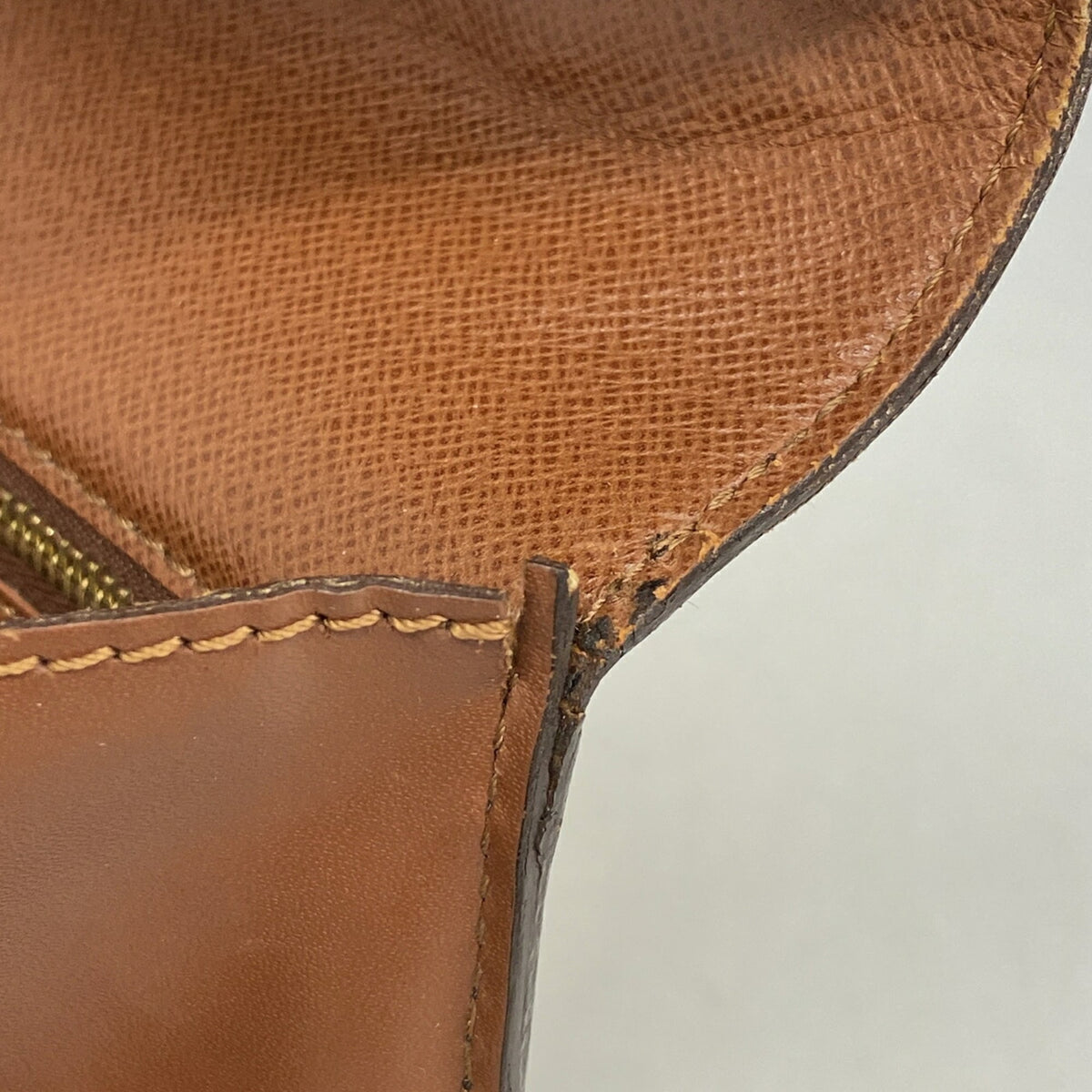 Louis Vuitton Brown Handbag (Pre-Owned)
