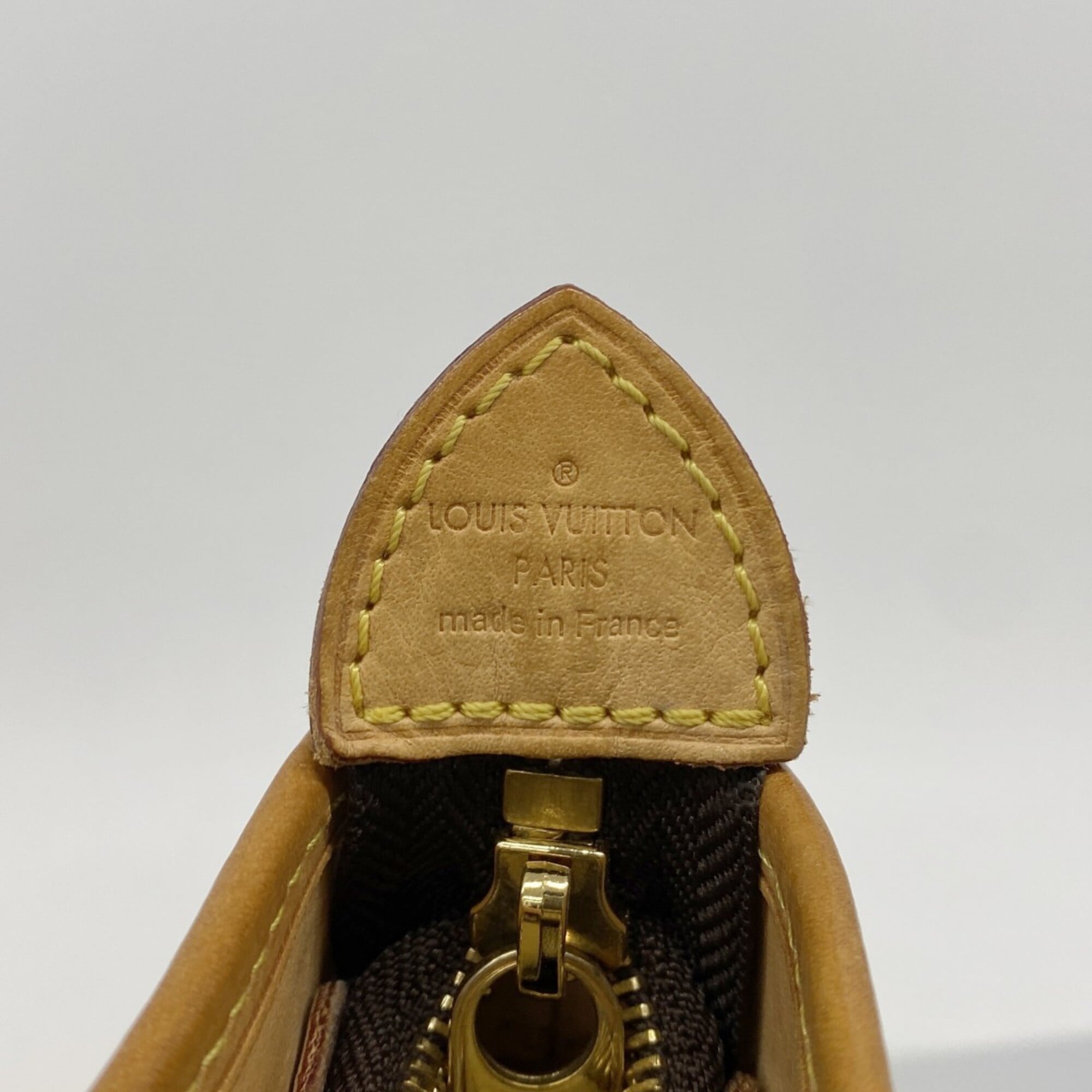 Louis Vuitton Brown Handbag (Pre-Owned)
