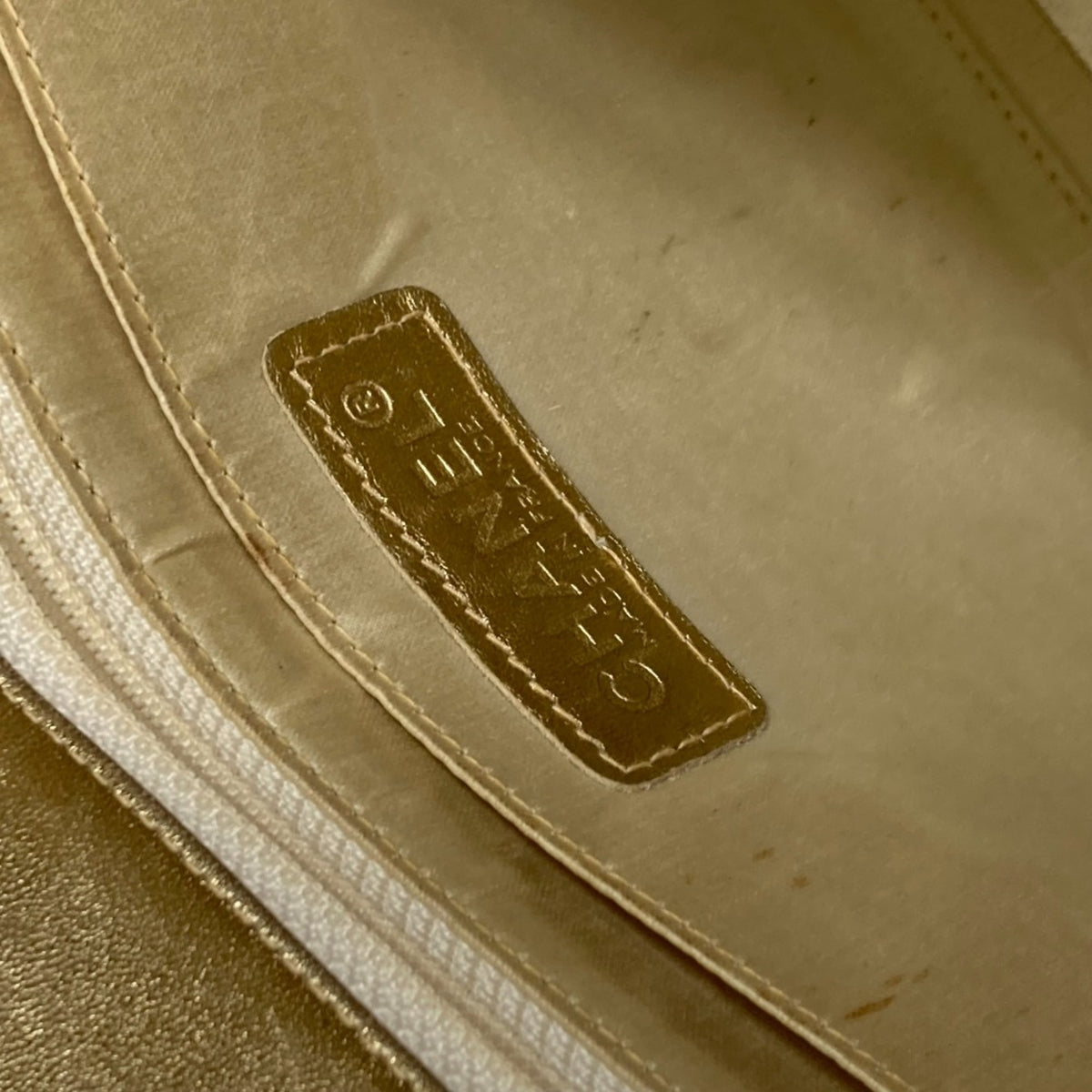 Chanel Beige Cloth Shoulder Bag (Pre-Owned)
